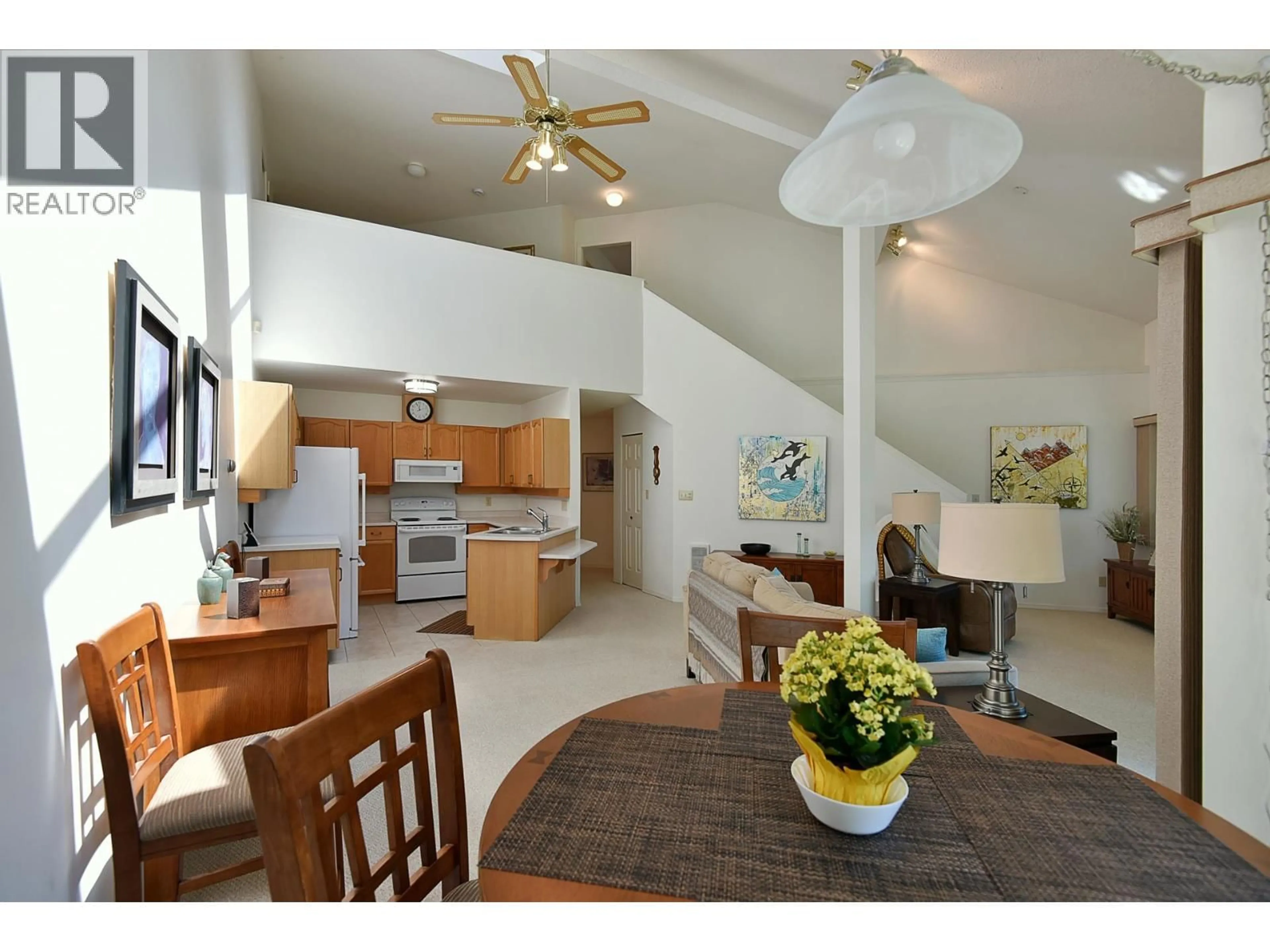 Open concept kitchen, ceramic/tile floor for 11 - 5761 WHARF AVENUE, Sechelt British Columbia V0N3A0
