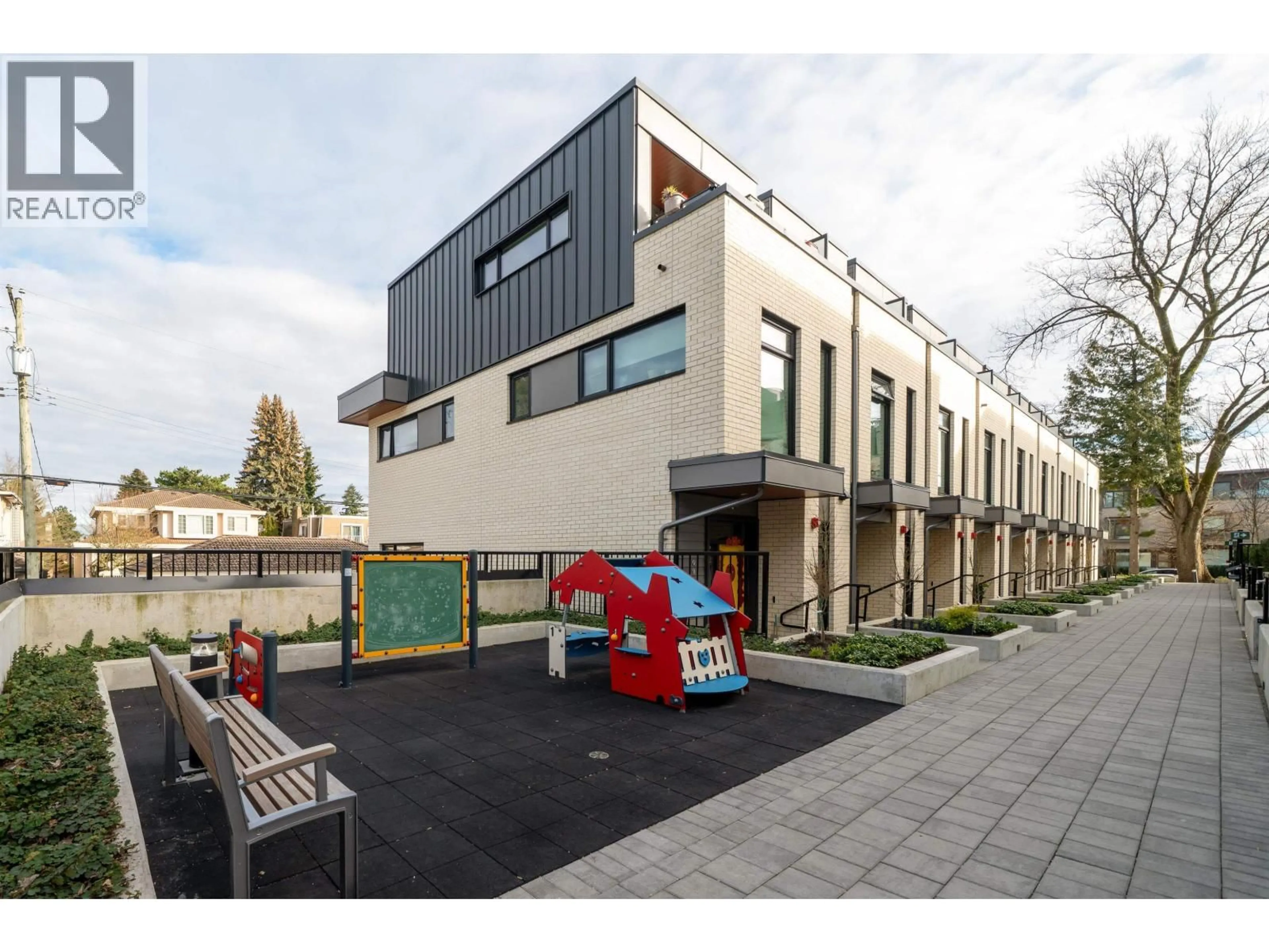 A pic from outside/outdoor area/front of a property/back of a property/a pic from drone, street for 15 - 6778 OAK STREET, Vancouver British Columbia V6P0L2