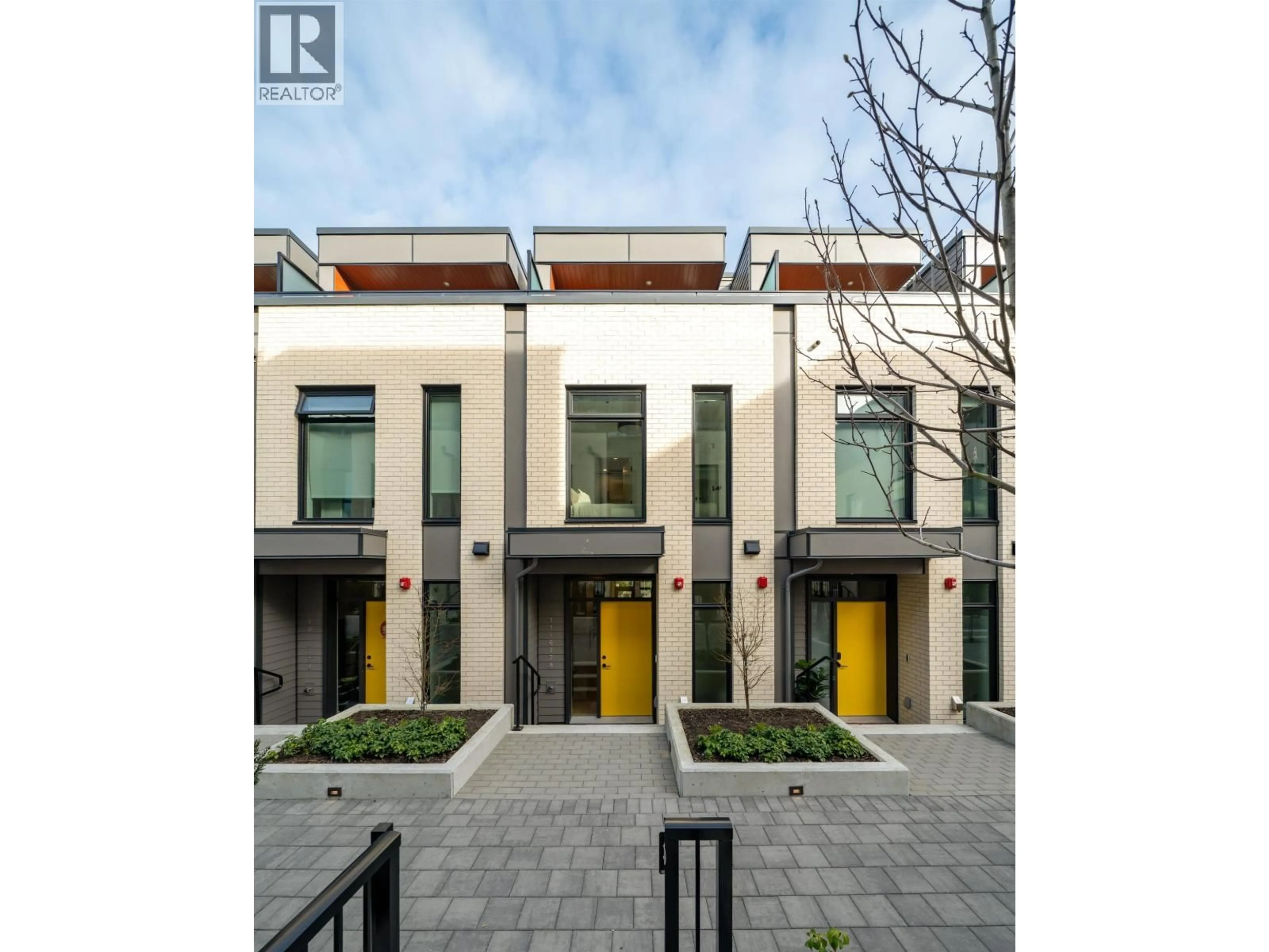 A pic from outside/outdoor area/front of a property/back of a property/a pic from drone, street for 15 - 6778 OAK STREET, Vancouver British Columbia V6P0L2