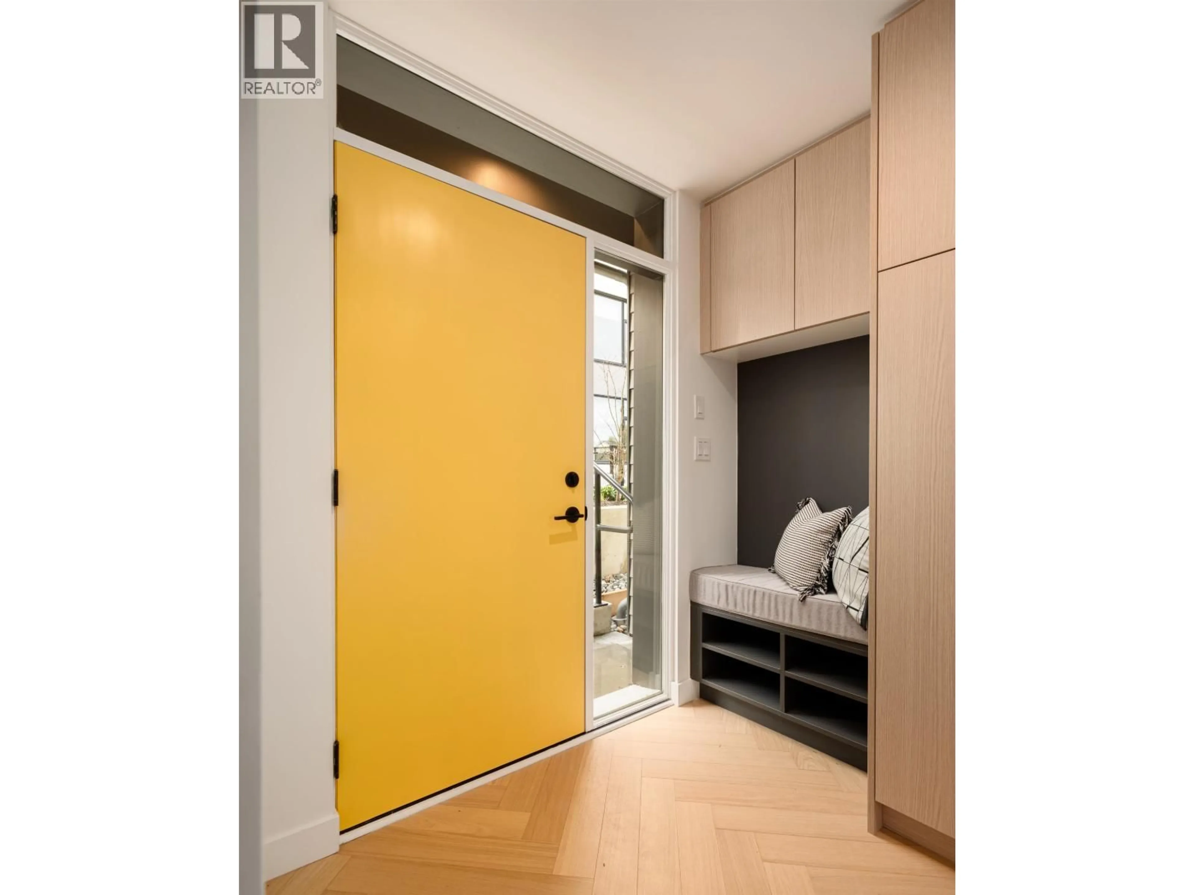 Indoor entryway for 15 - 6778 OAK STREET, Vancouver British Columbia V6P0L2