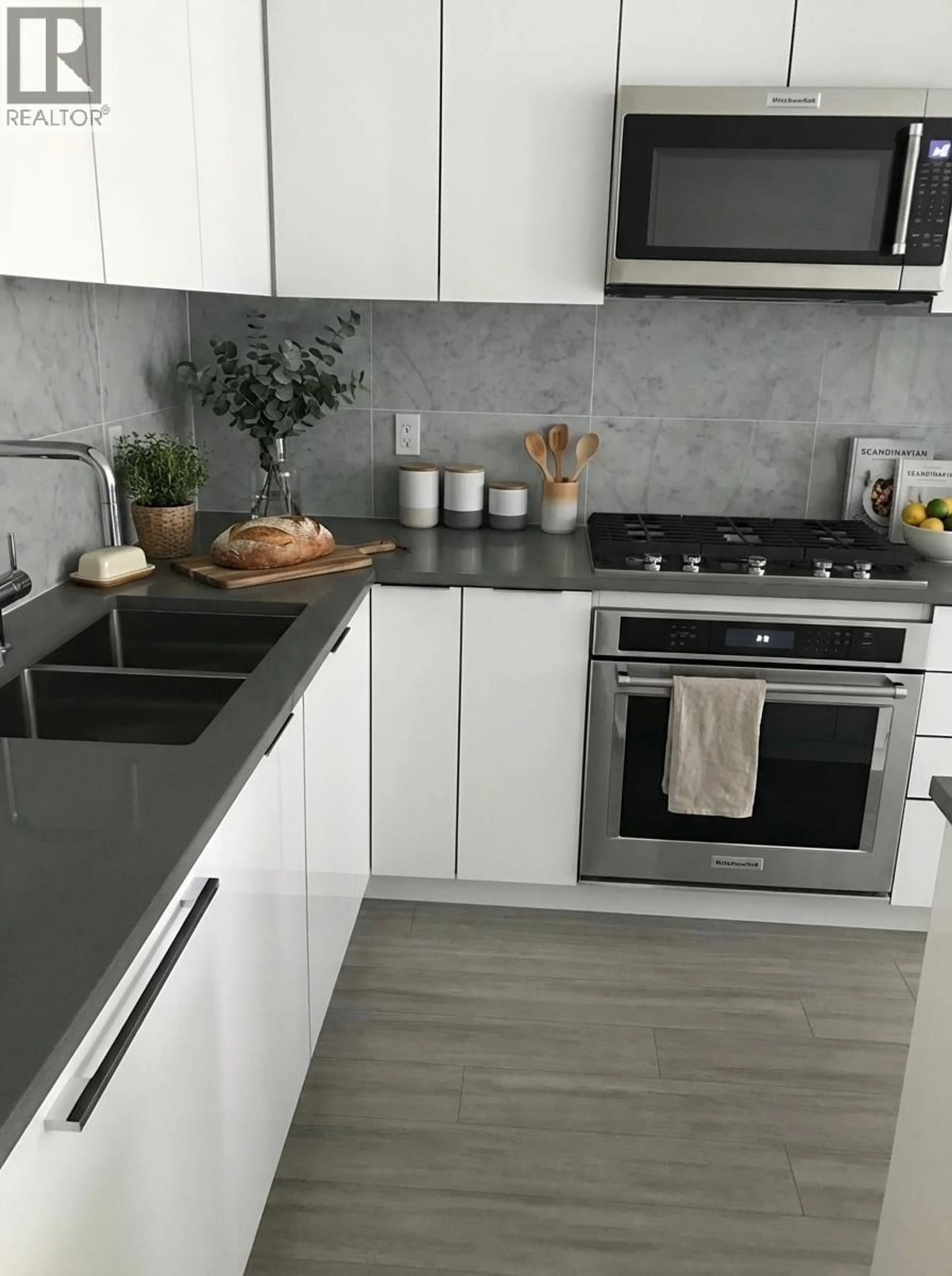 Contemporary kitchen, unknown for 101 - 2663 LIBRARY LANE, North Vancouver British Columbia V7J0B9