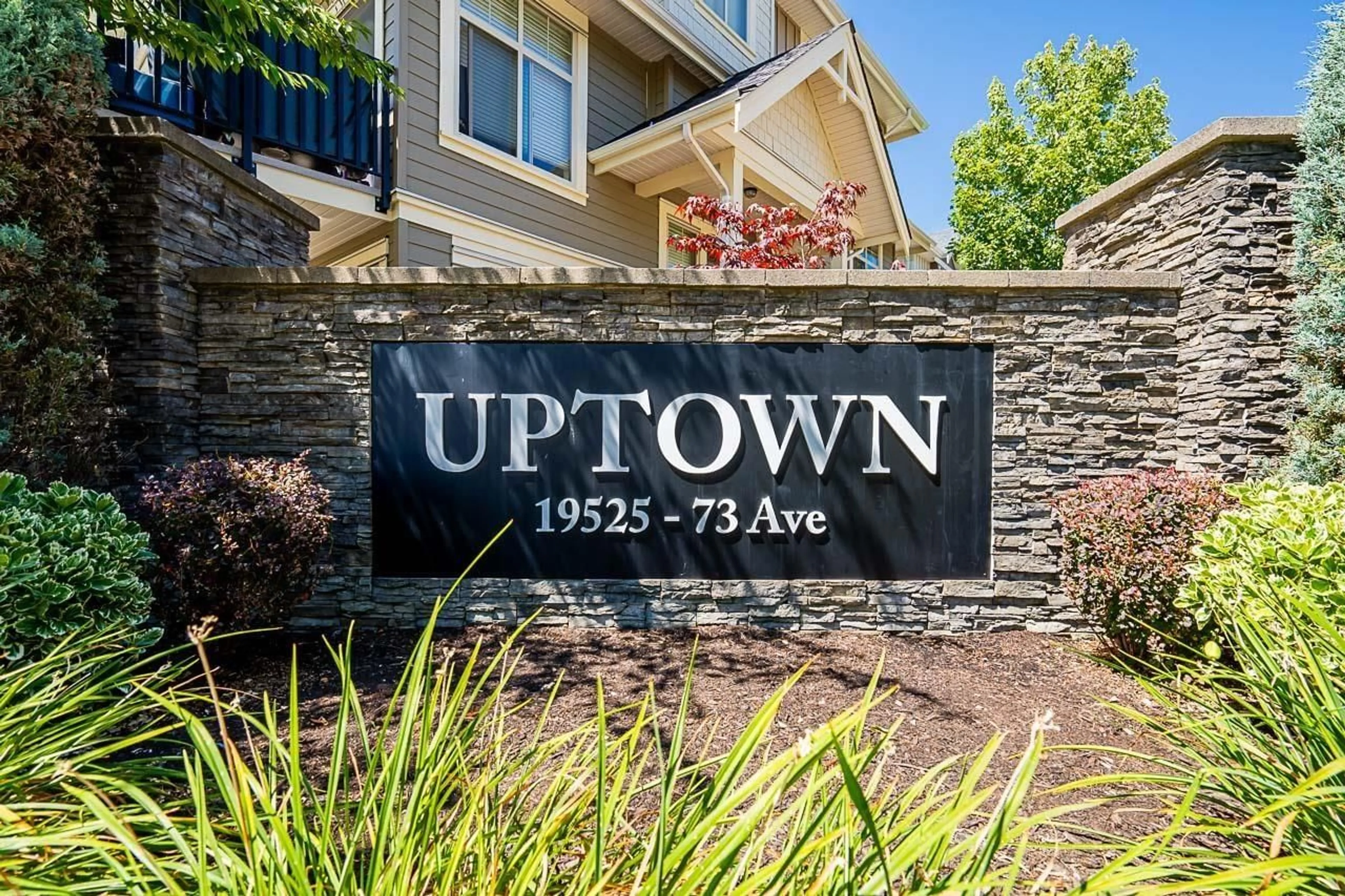 Indoor foyer for 5 - 19525 73 AVENUE, Surrey British Columbia V4N6L7