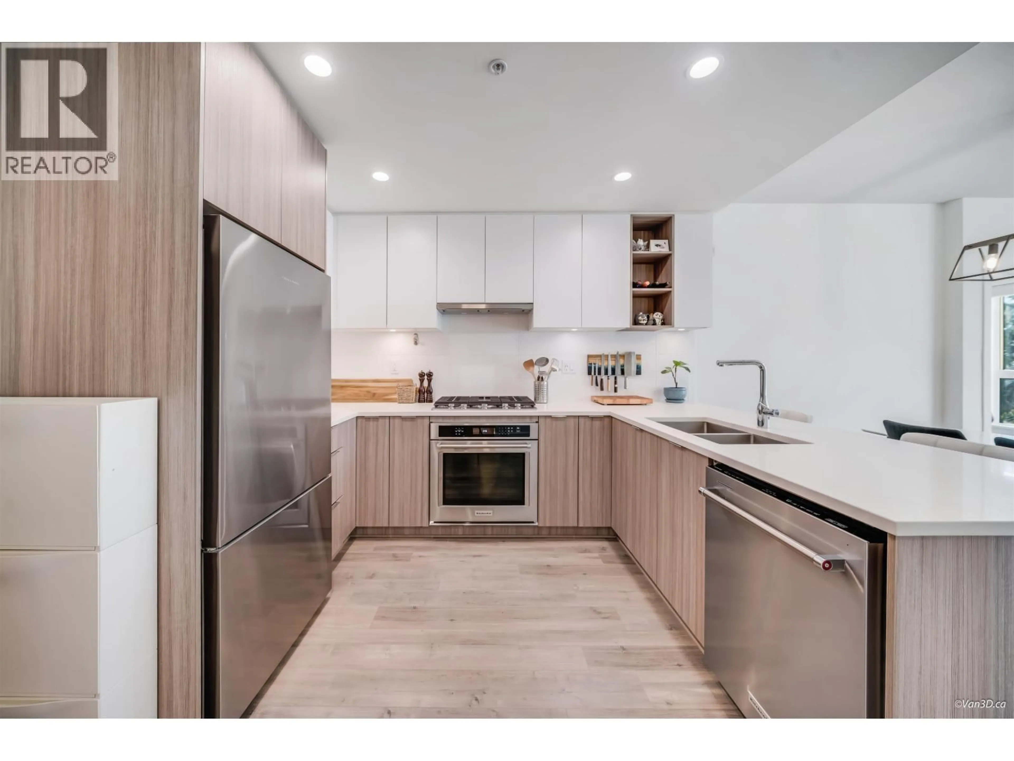 Open concept kitchen, wood/laminate floor for 415 - 750 DOGWOOD, Coquitlam British Columbia V3J4B7