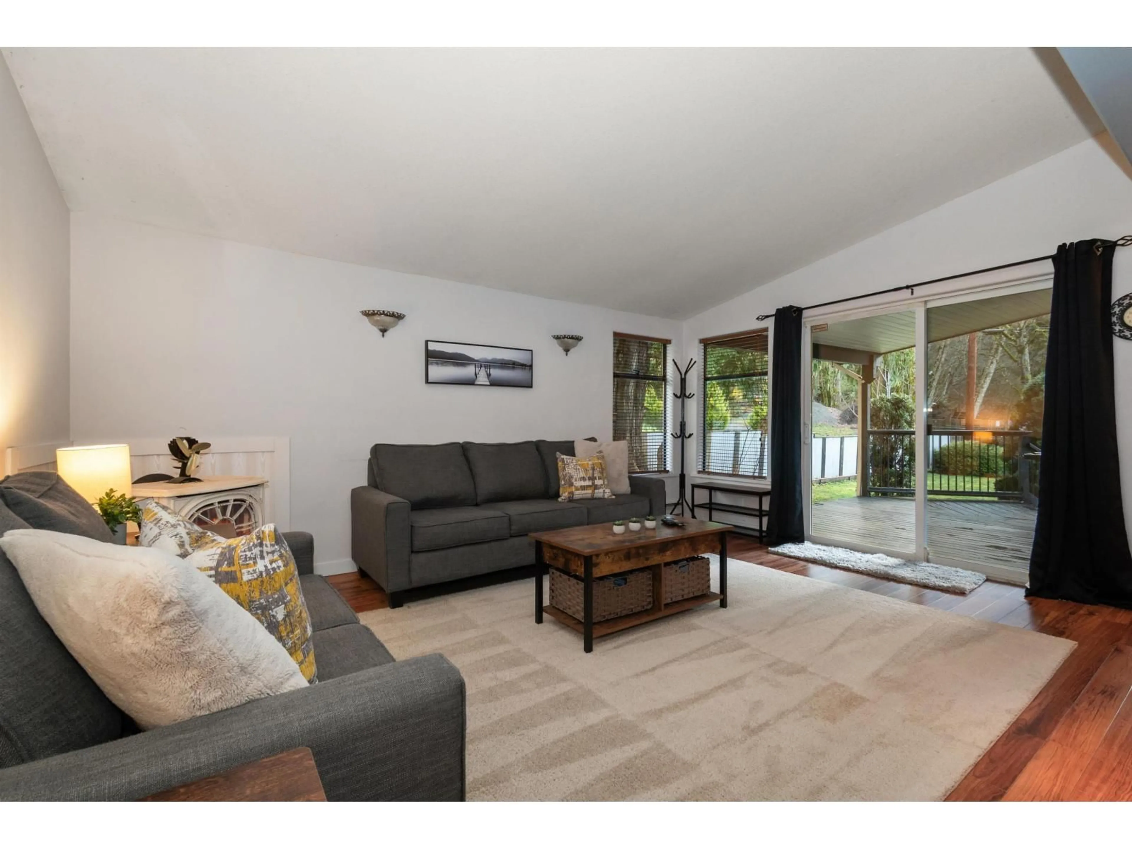 Living room with furniture, unknown for 66665 STEPHENS ROAD, Hope British Columbia V0X1L1