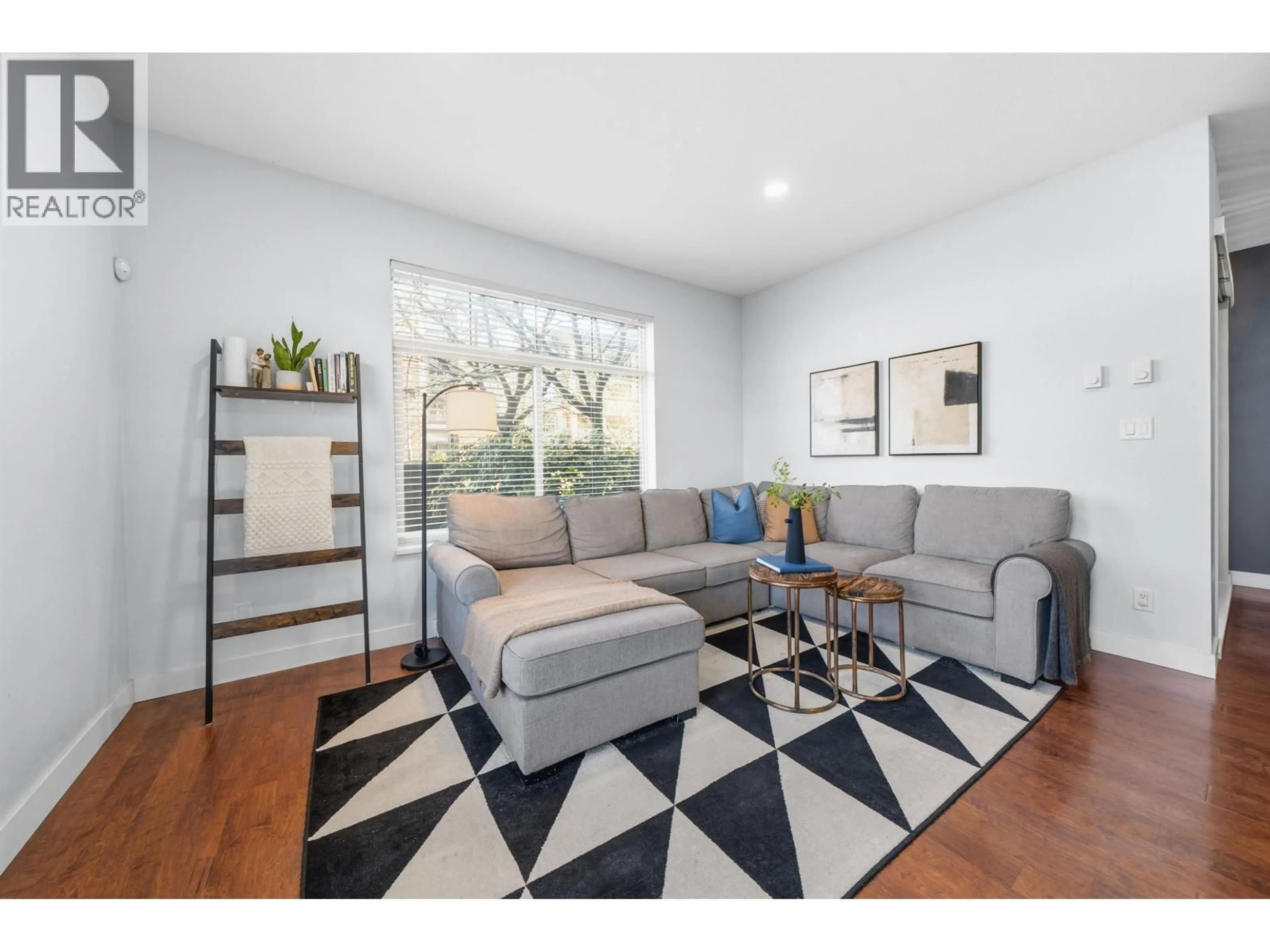 Living room with furniture, unknown for 112 - 2330 WILSON AVENUE, Port Coquitlam British Columbia V3C1Z6