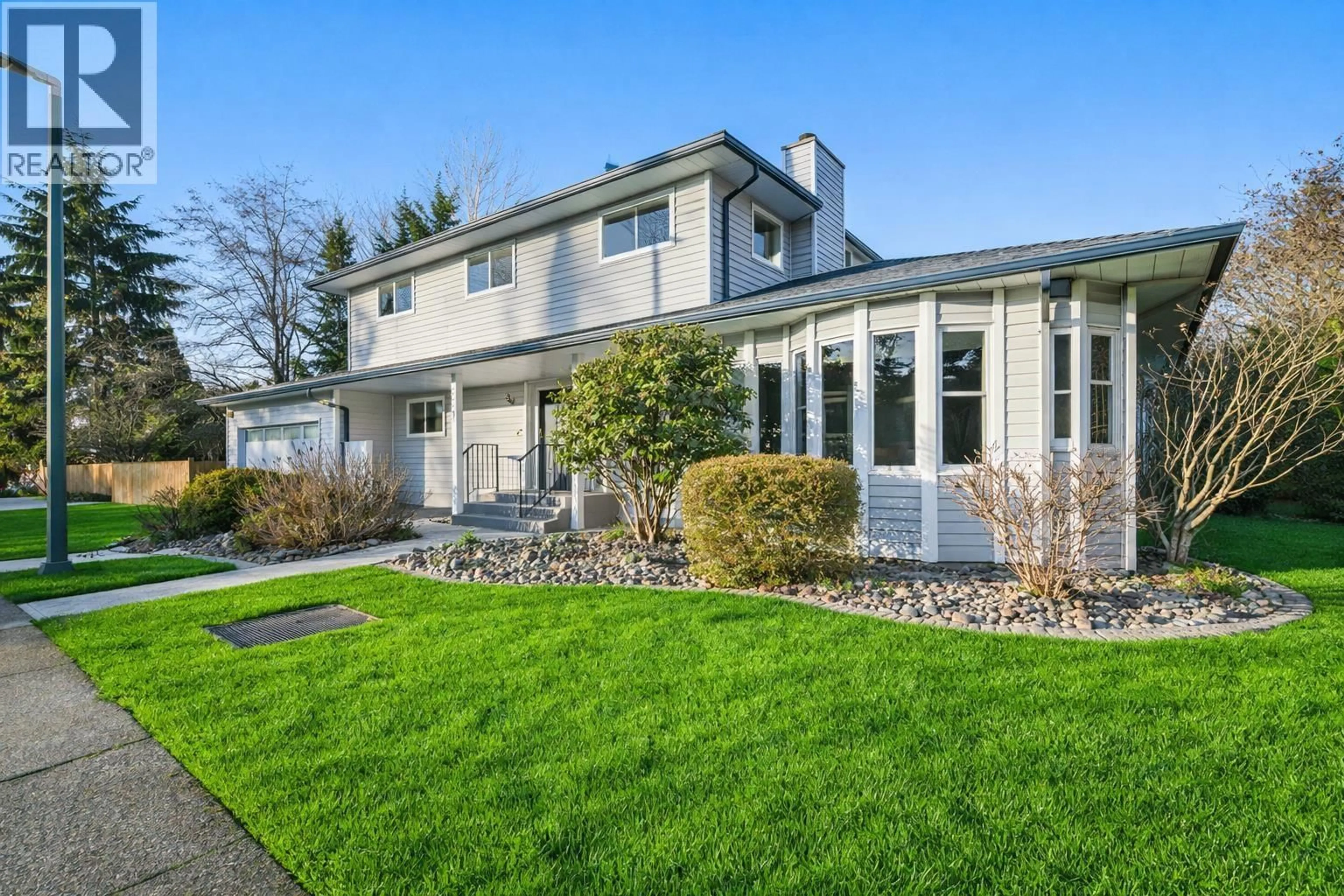 Home with vinyl exterior material, street for 2837 MCCOOMB DRIVE, Coquitlam British Columbia V3B6L2