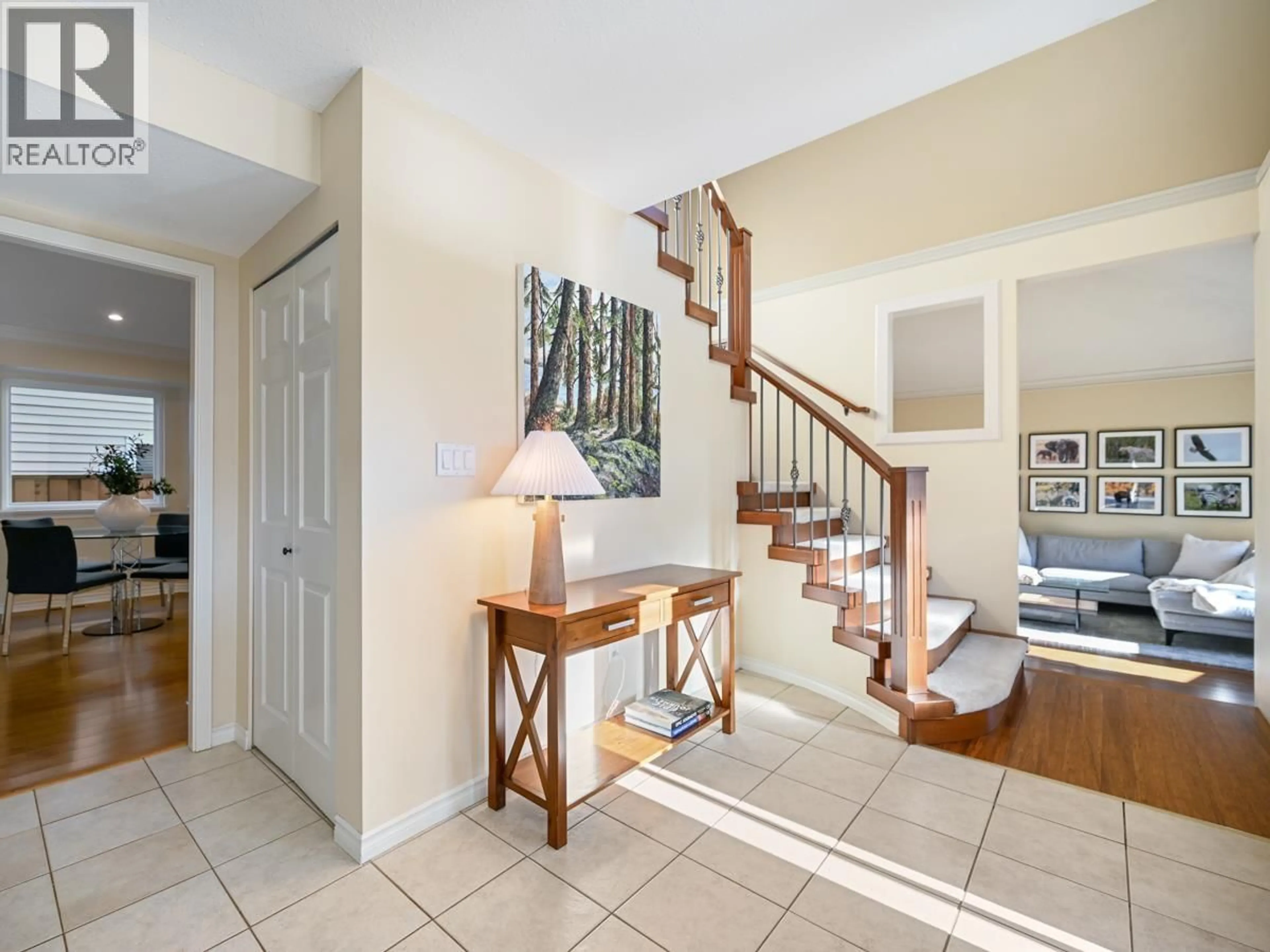 Indoor entryway for 2837 MCCOOMB DRIVE, Coquitlam British Columbia V3B6L2