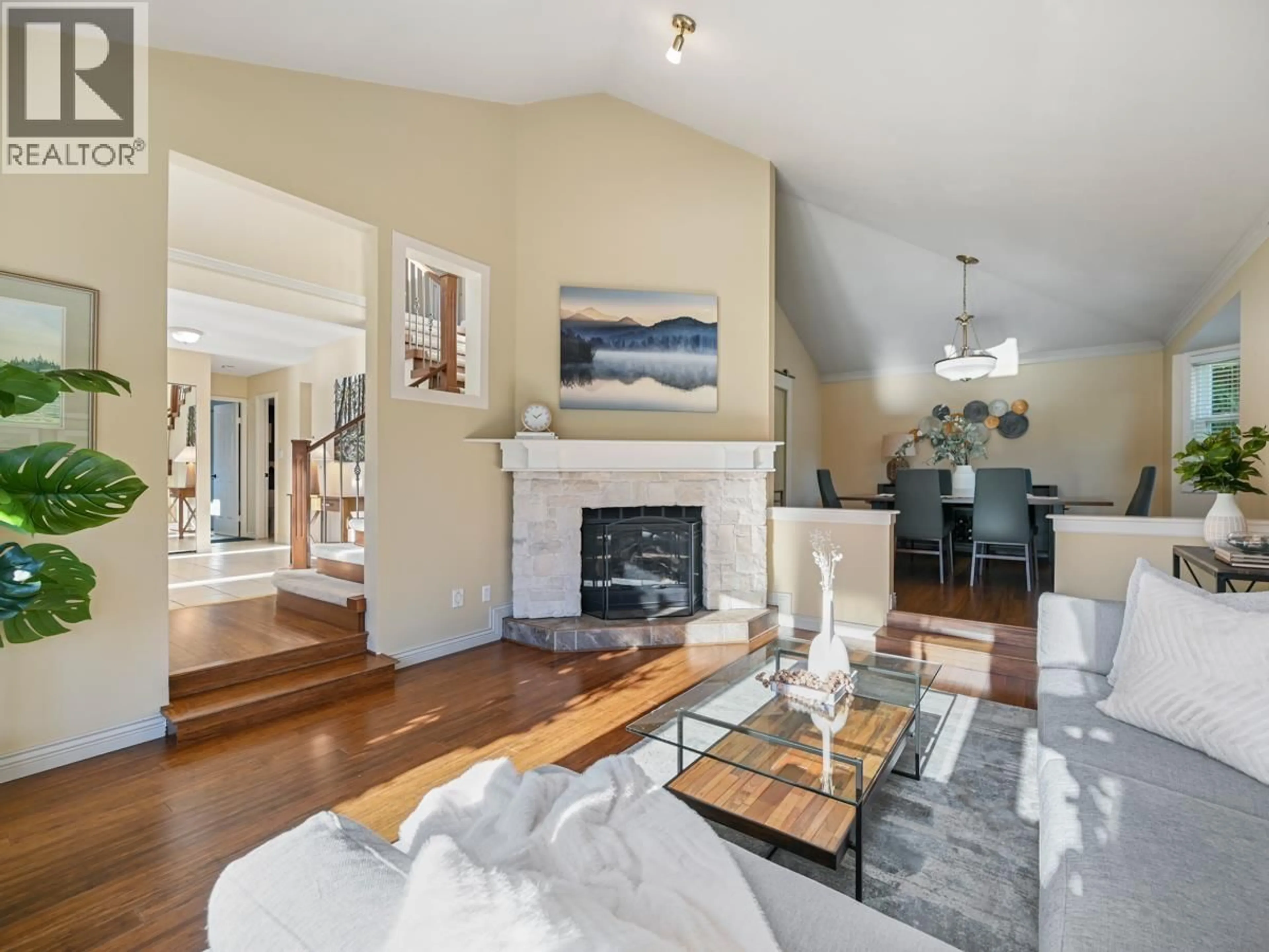 Living room with furniture, unknown for 2837 MCCOOMB DRIVE, Coquitlam British Columbia V3B6L2