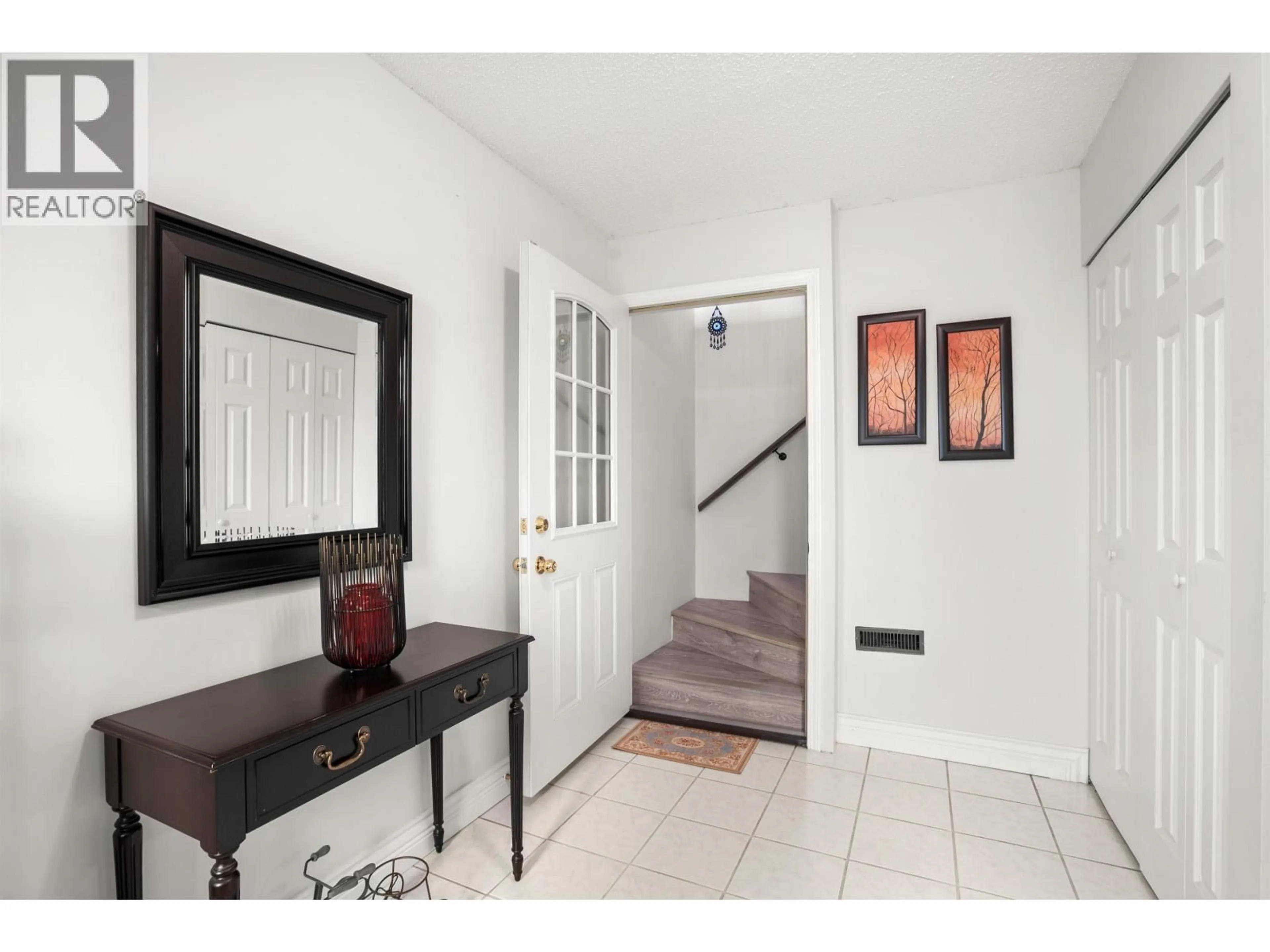 Indoor entryway for 2821 COMMONWEALTH STREET, Port Coquitlam British Columbia V3B5V6