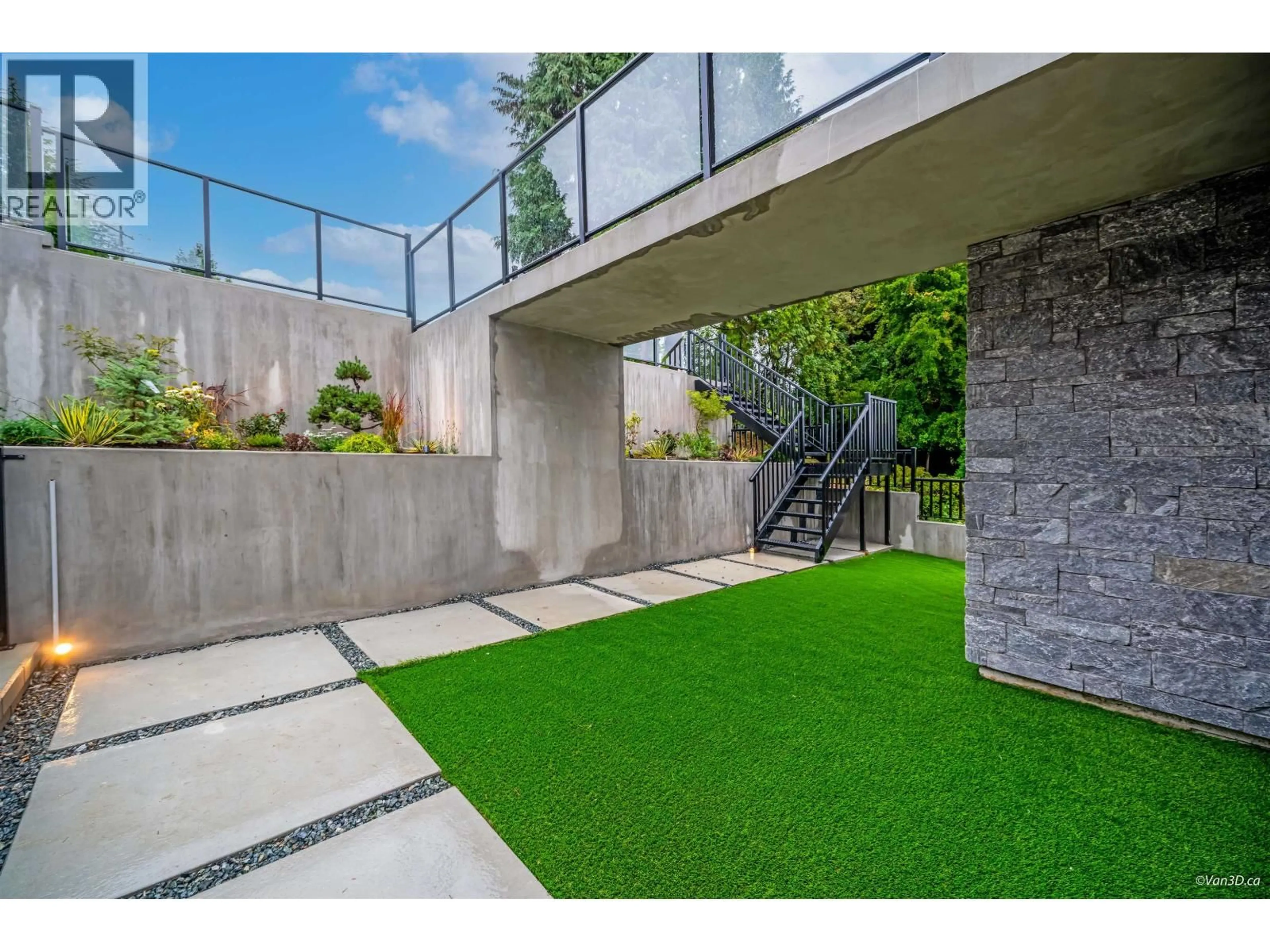 Patio, street for 973 ADDERLEY STREET, North Vancouver British Columbia V7L1O4