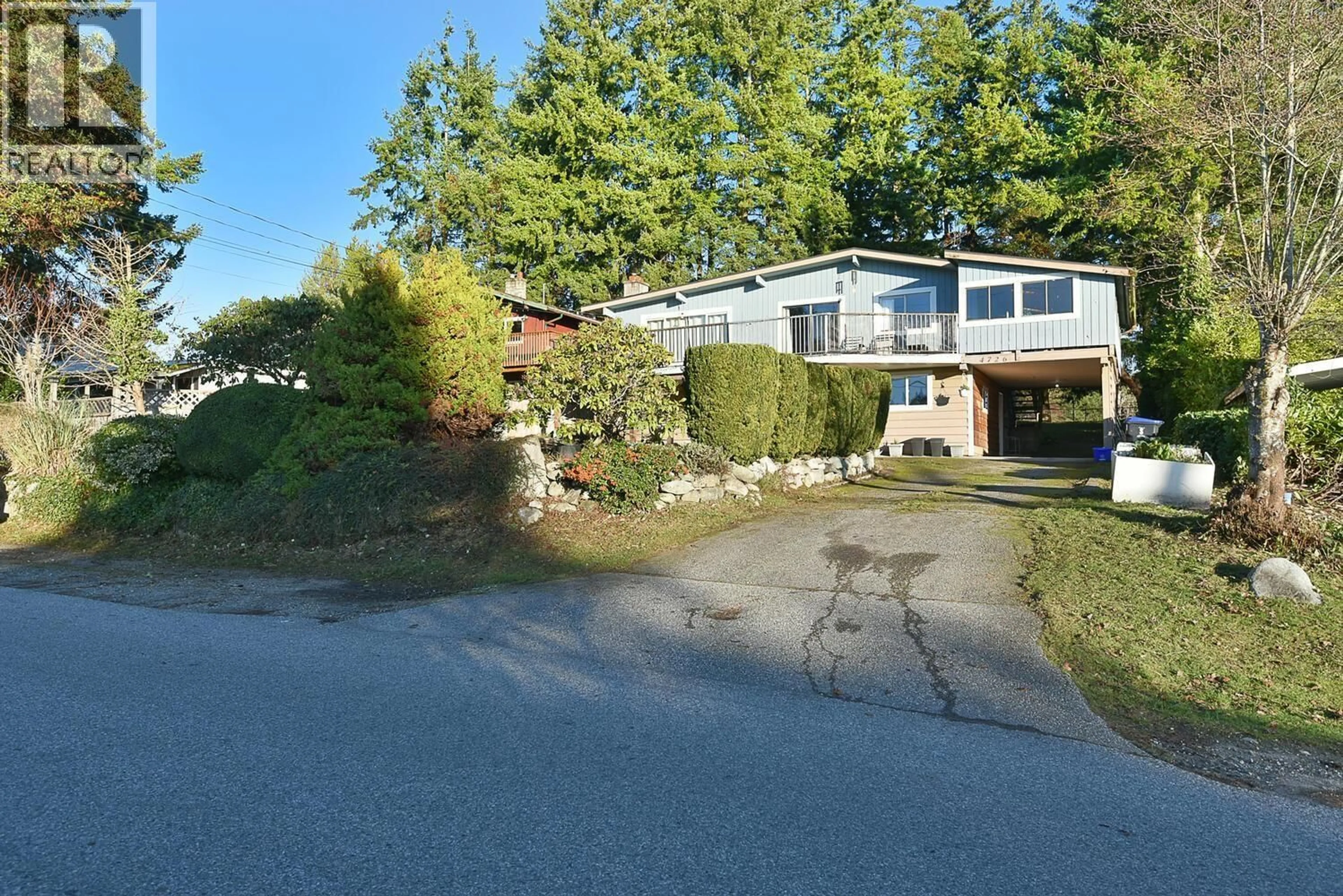A pic from outside/outdoor area/front of a property/back of a property/a pic from drone, unknown for 4726 LAUREL AVENUE, Sechelt British Columbia V7Z0E7