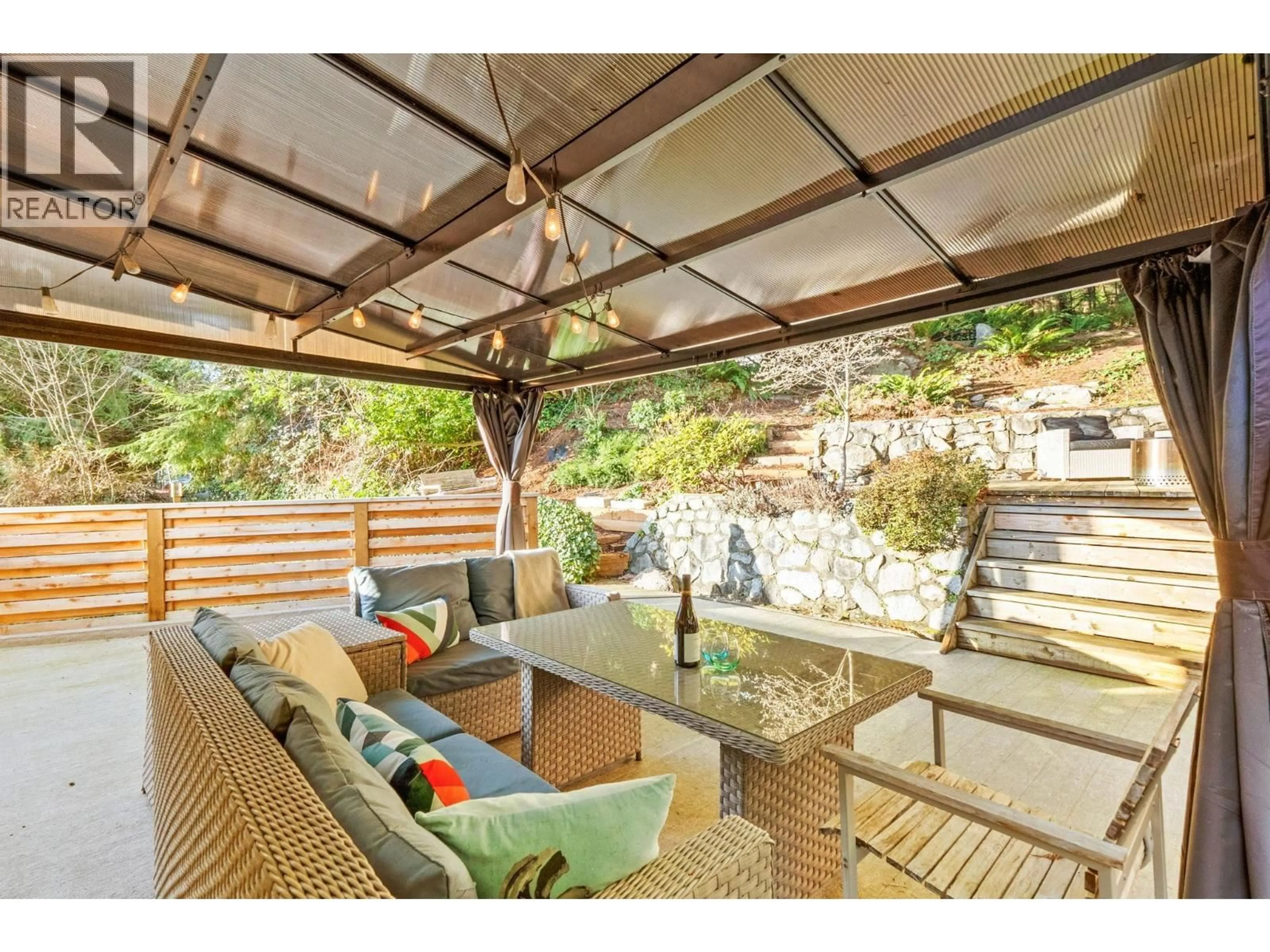 Patio, street for 4462 STRATHCONA ROAD, North Vancouver British Columbia V7G1G3