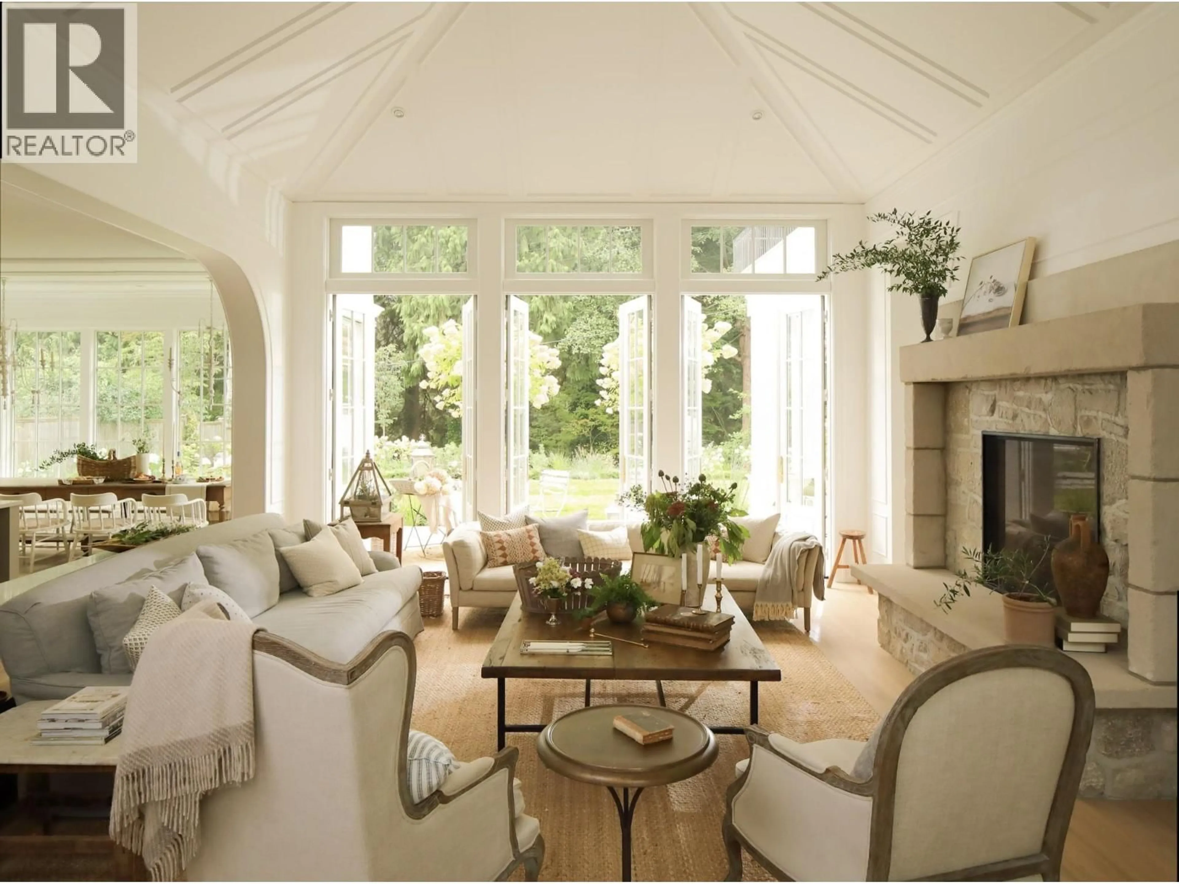 Living room with furniture, unknown for 4065 LIONS AVENUE, North Vancouver British Columbia V7R3S2