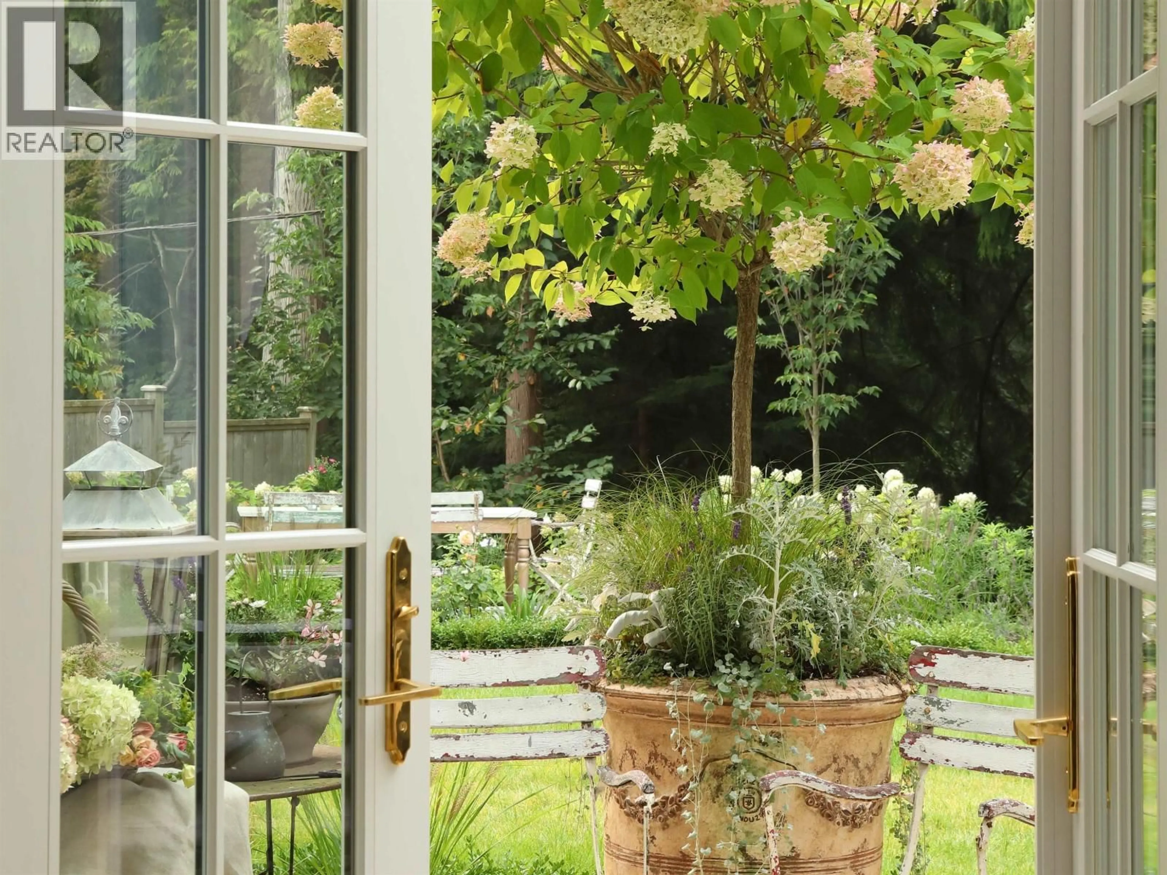 Patio, forest/trees view for 4065 LIONS AVENUE, North Vancouver British Columbia V7R3S2