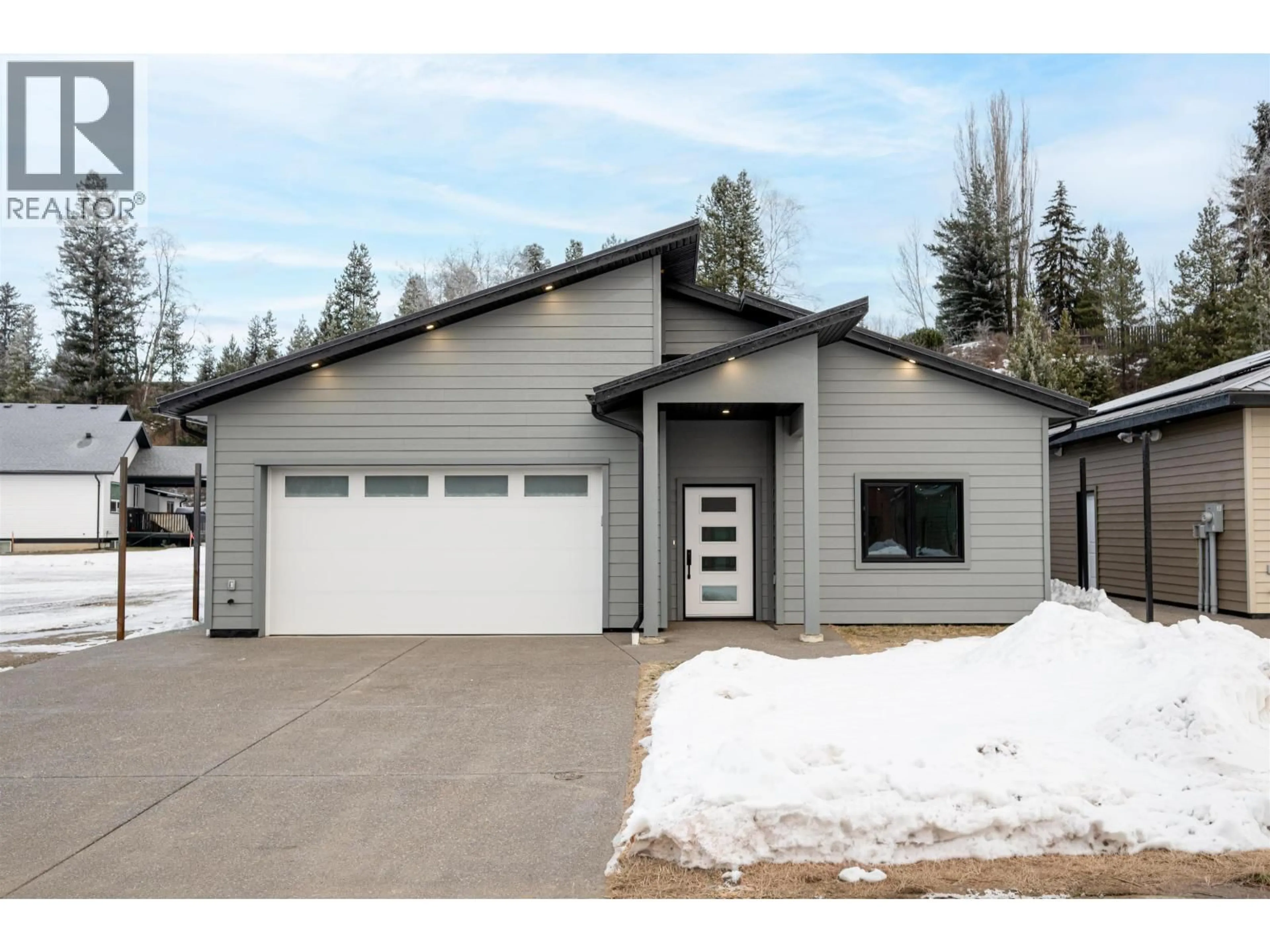 Indoor garage for 116 - 960 NECHAKO ROAD, Prince George British Columbia V2K1A3