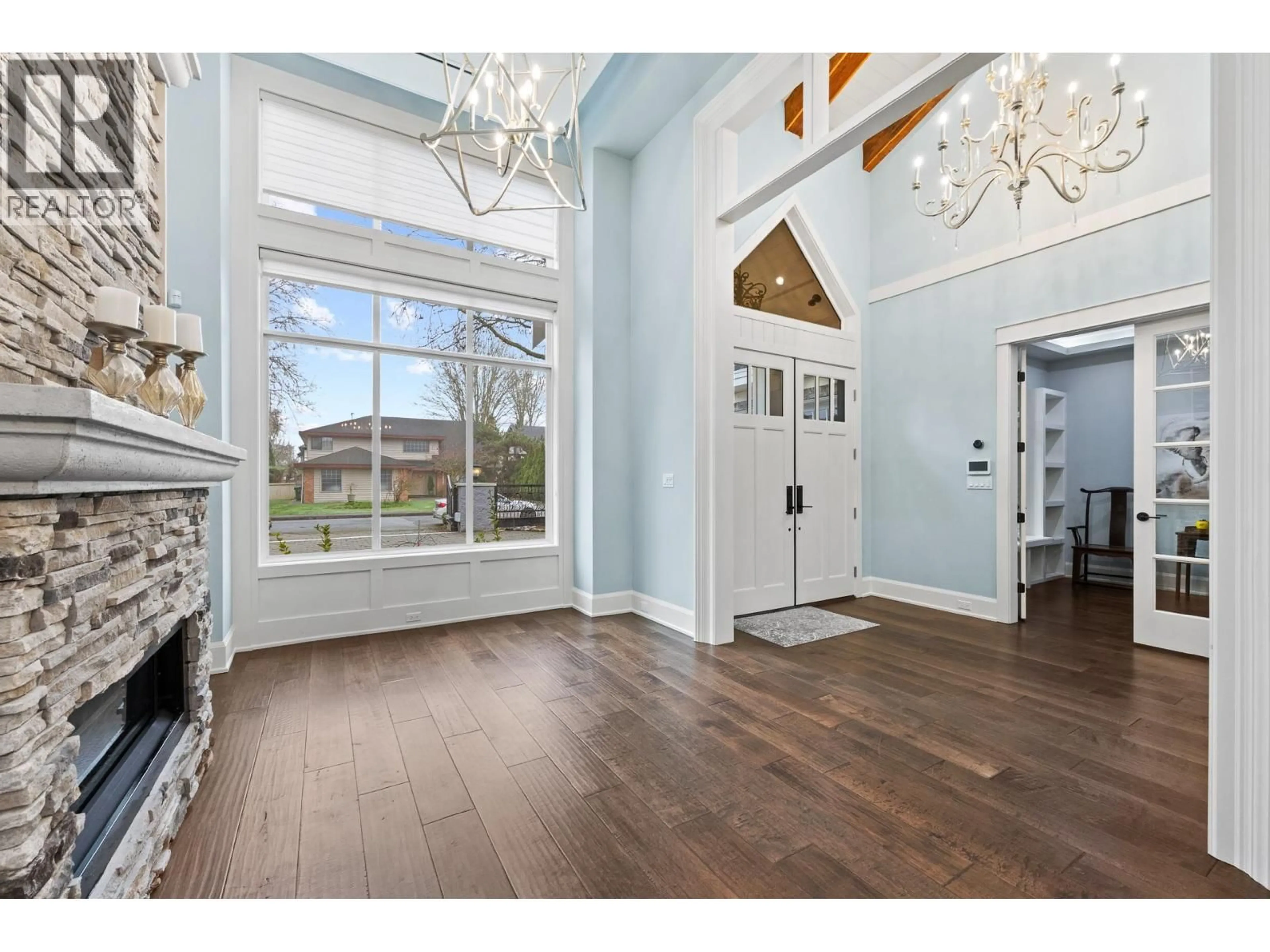 Indoor entryway for 10395 WHISTLER PLACE, Richmond British Columbia V7E4C6