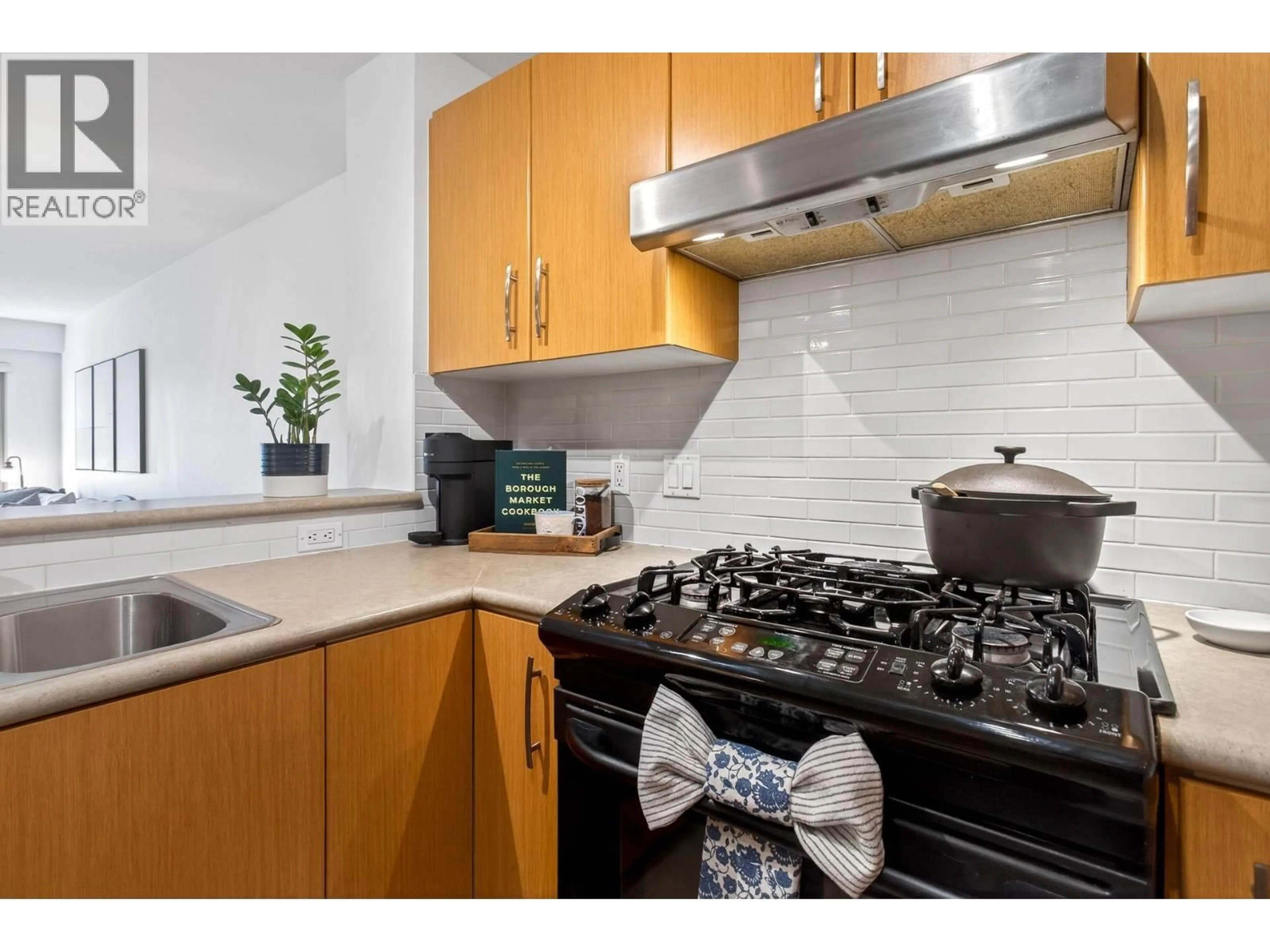 Standard kitchen, unknown for 207 - 500 KLAHANIE DRIVE, Port Moody British Columbia V3H5L1