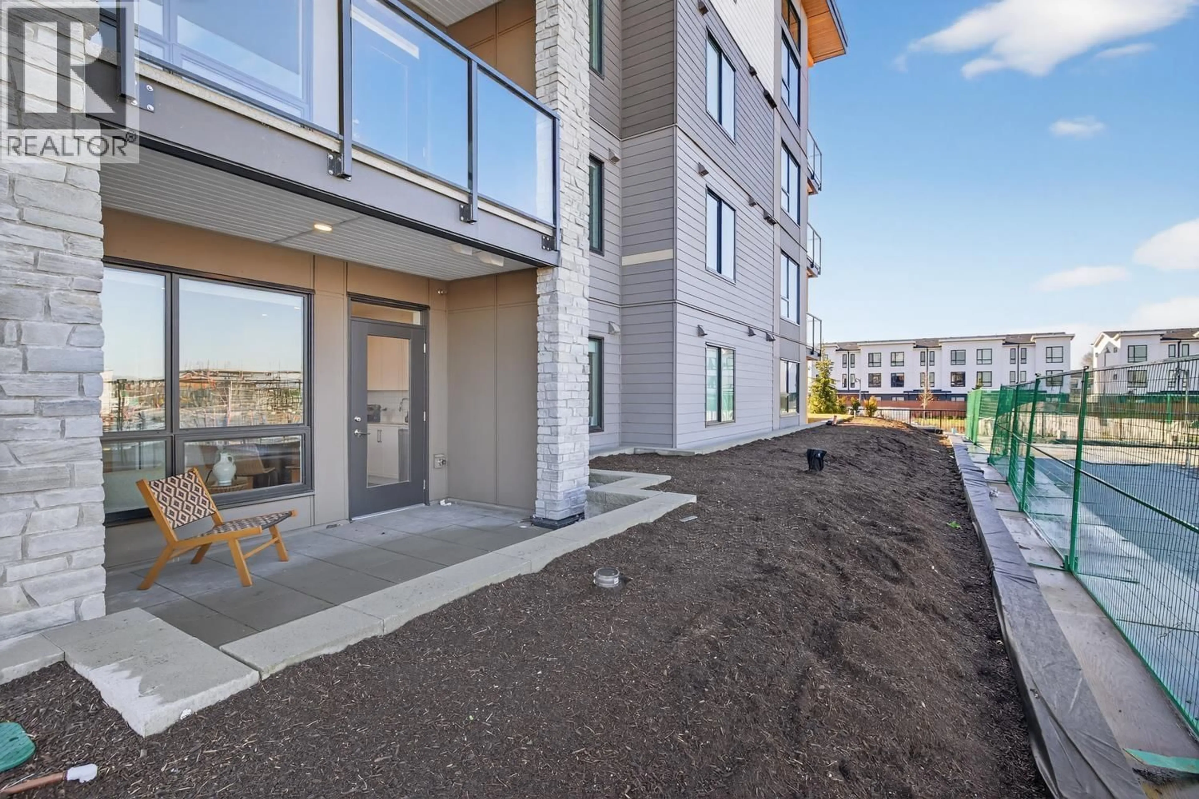 Patio, building for 107 - 1942 STARLING DRIVE, Tsawwassen British Columbia V4M0H1