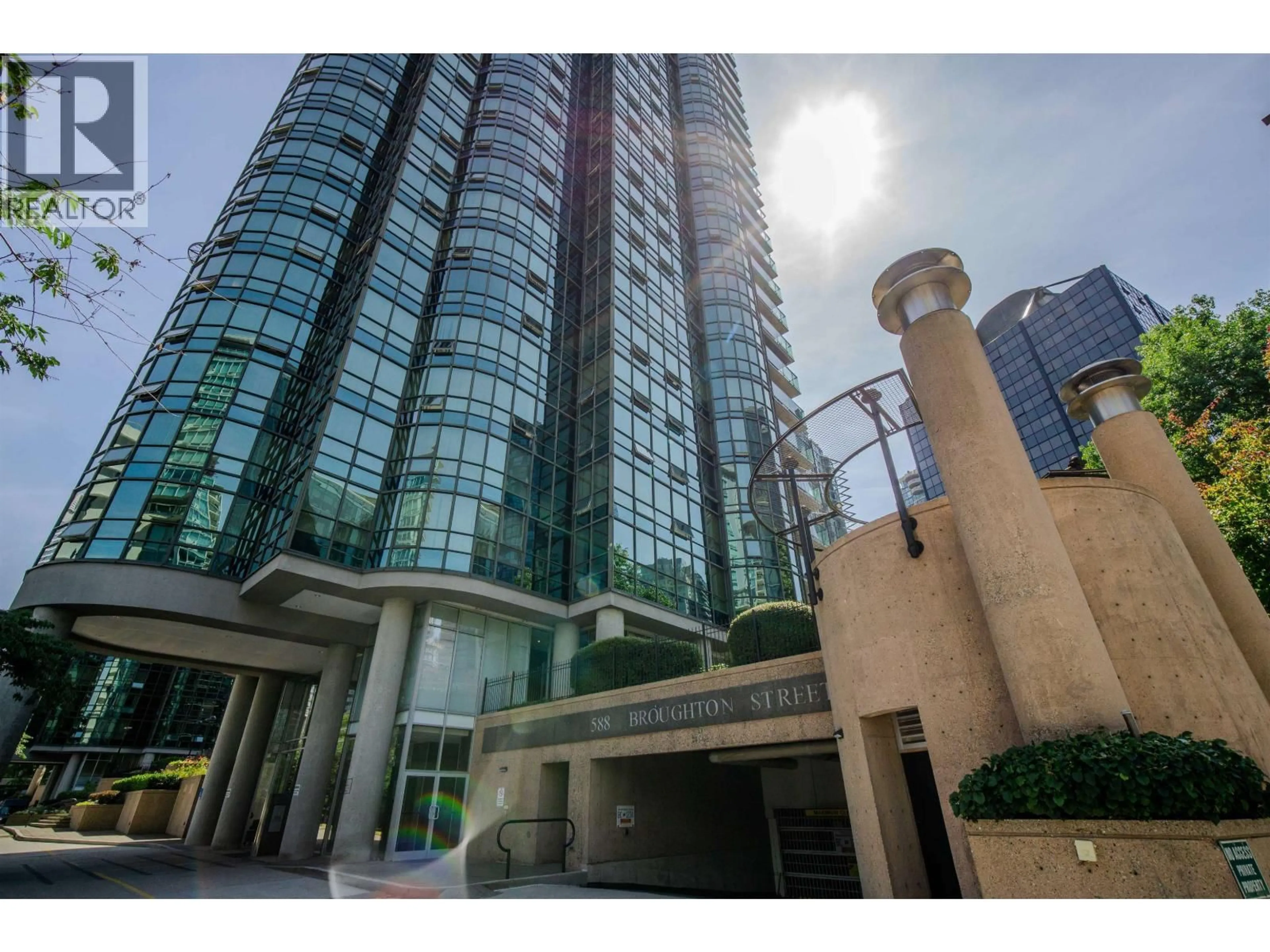 Indoor foyer for 302 - 588 BROUGHTON STREET, Vancouver British Columbia V6G3E3