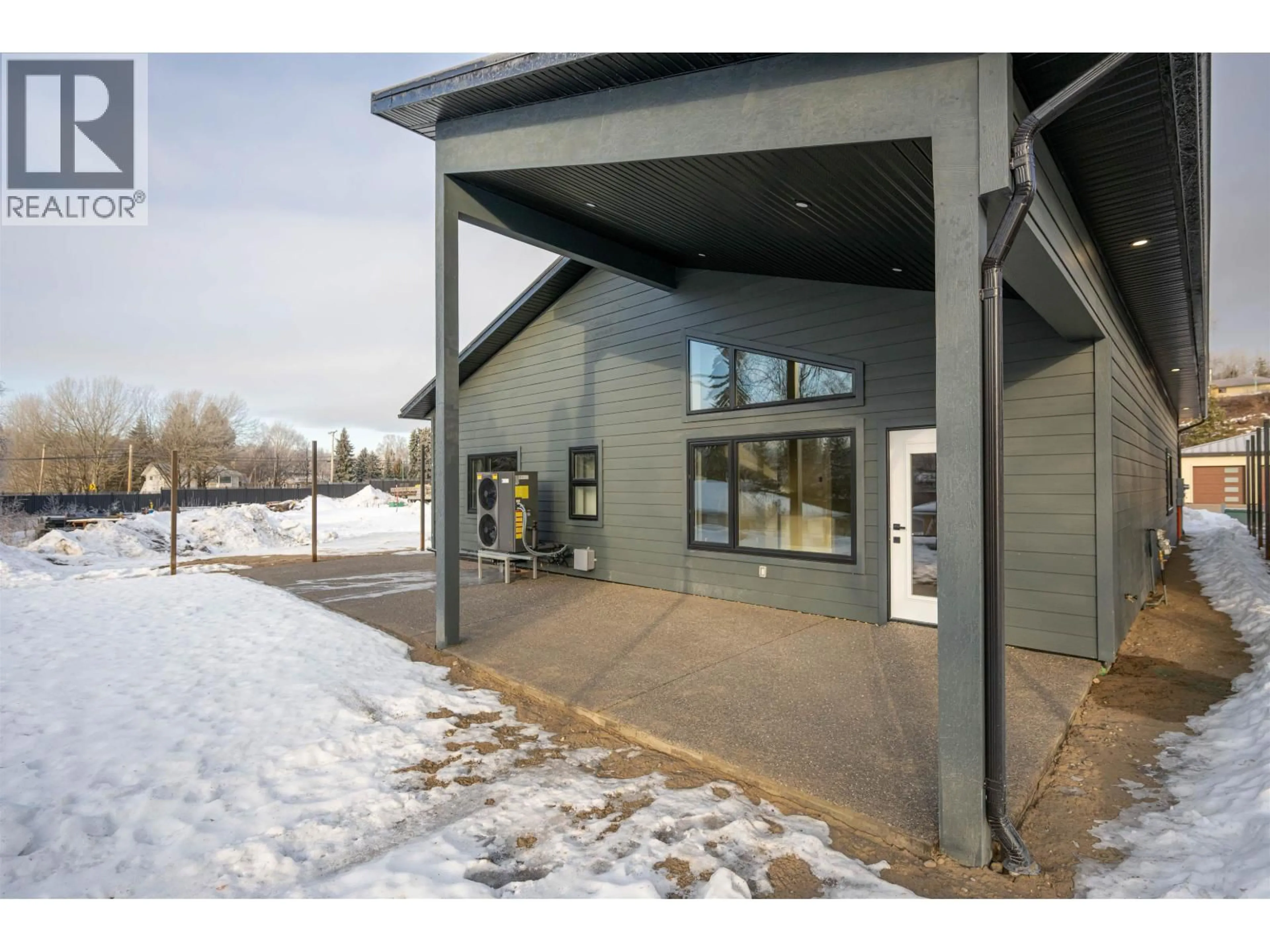 Indoor foyer for 117 - 960 NORTH NECHAKO ROAD, Prince George British Columbia V2K1A3