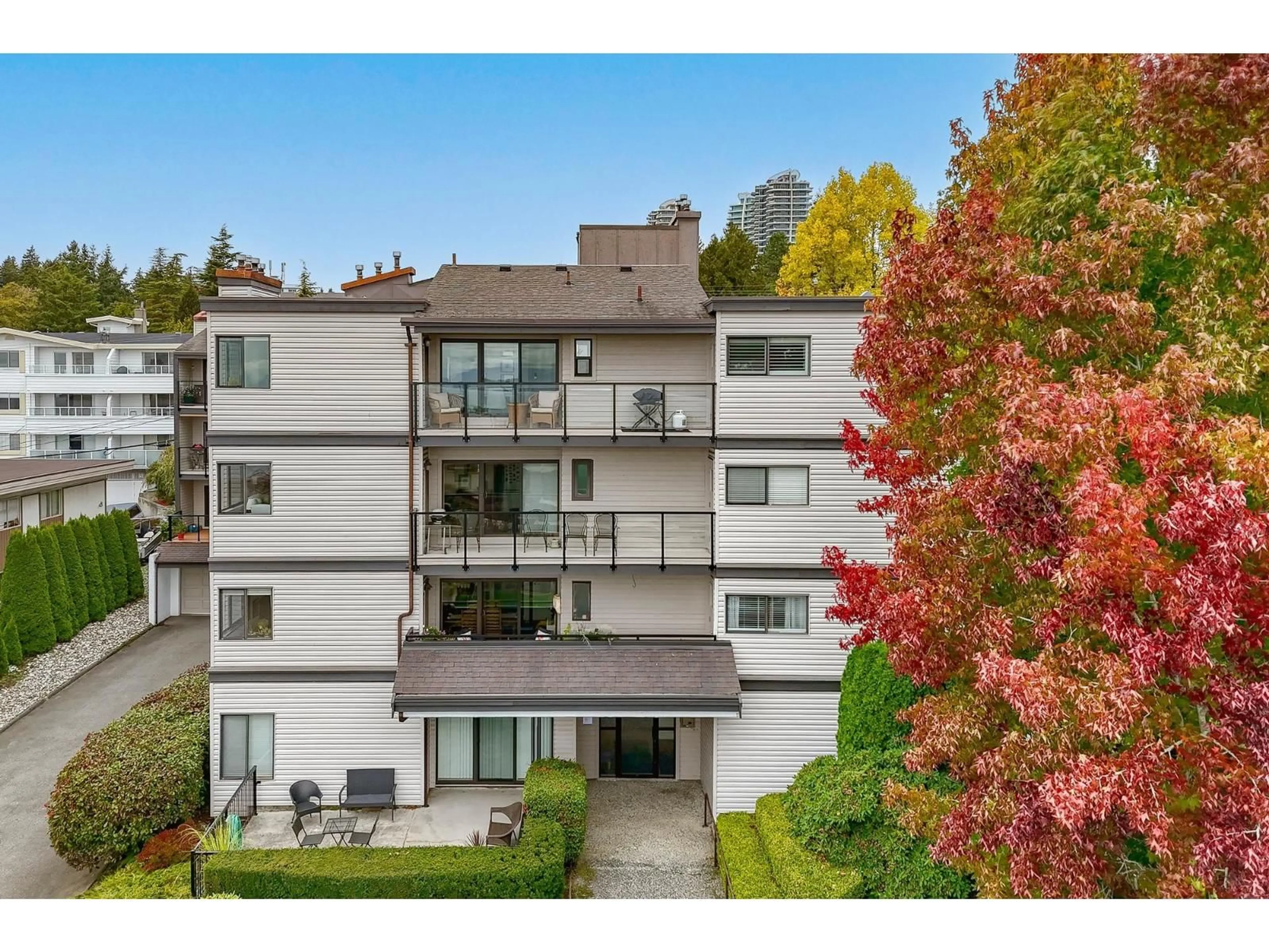 A pic from outside/outdoor area/front of a property/back of a property/a pic from drone, mountain view for 101 - 15041 PROSPECT AVENUE, White Rock British Columbia V4B2B5