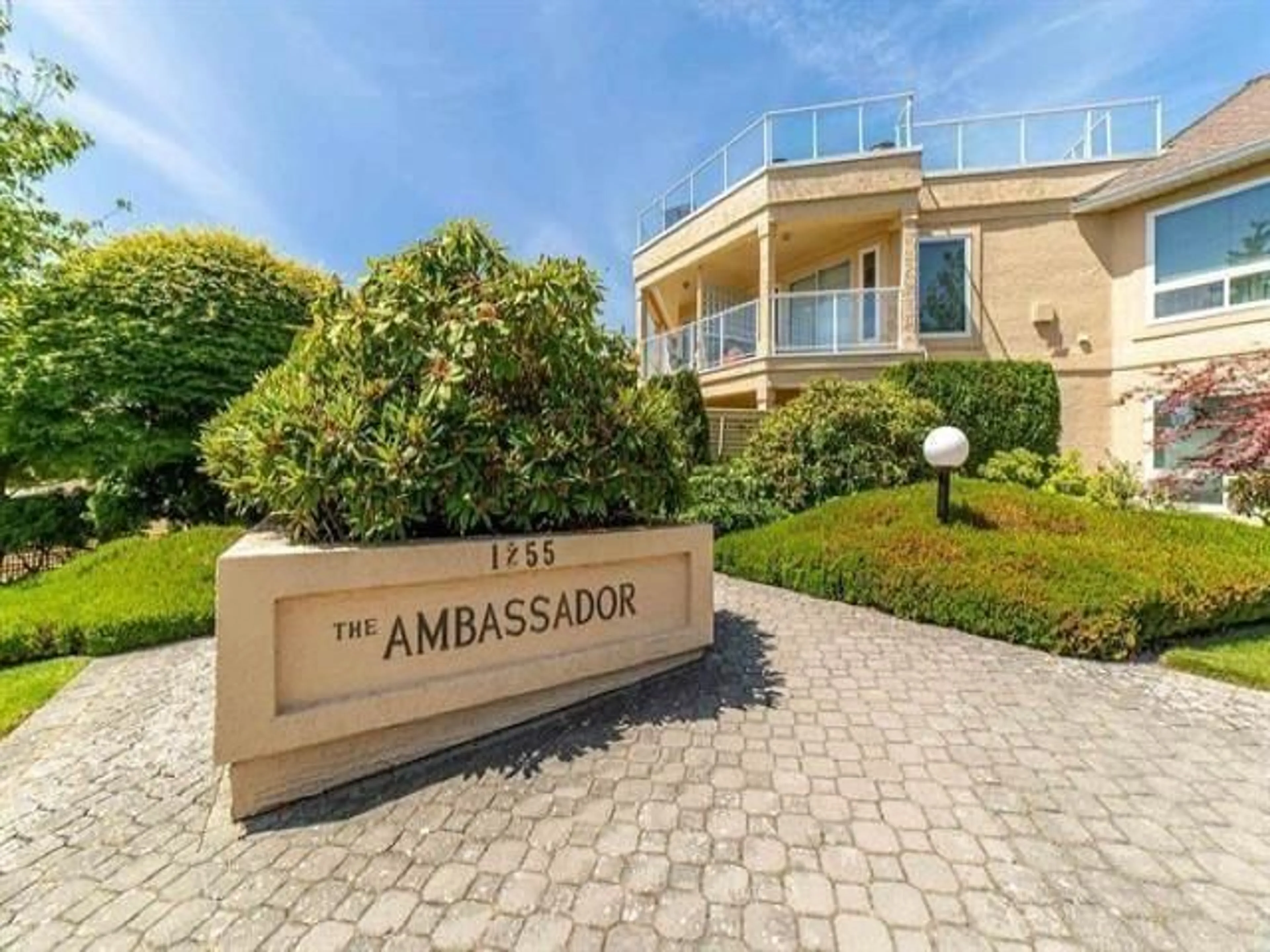 Indoor foyer for 207 - 1255 BEST STREET, White Rock British Columbia V4B4E1