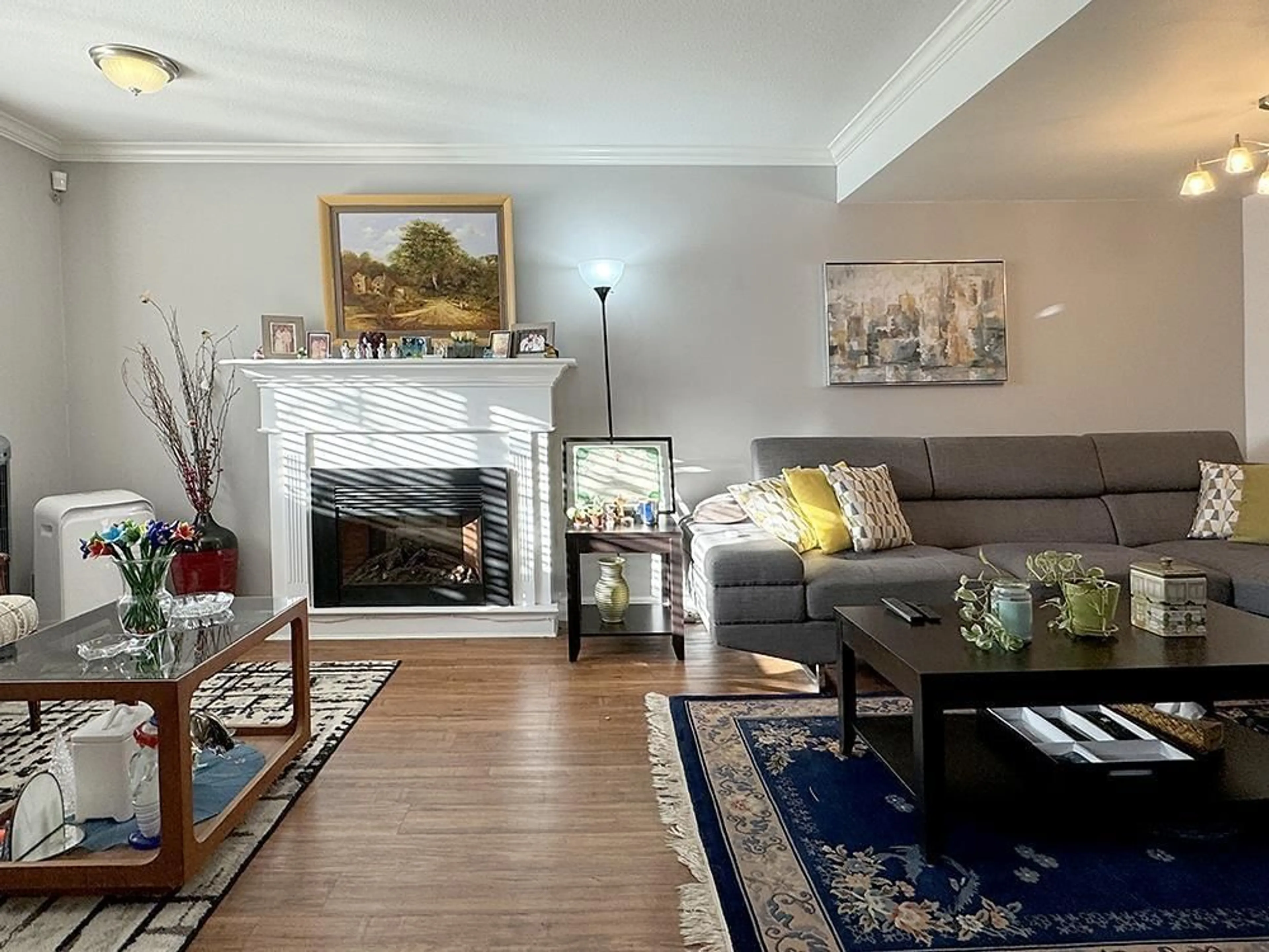 Living room with furniture, wood/laminate floor for 39 - 11255 132 STREET, Surrey British Columbia V3R4R3