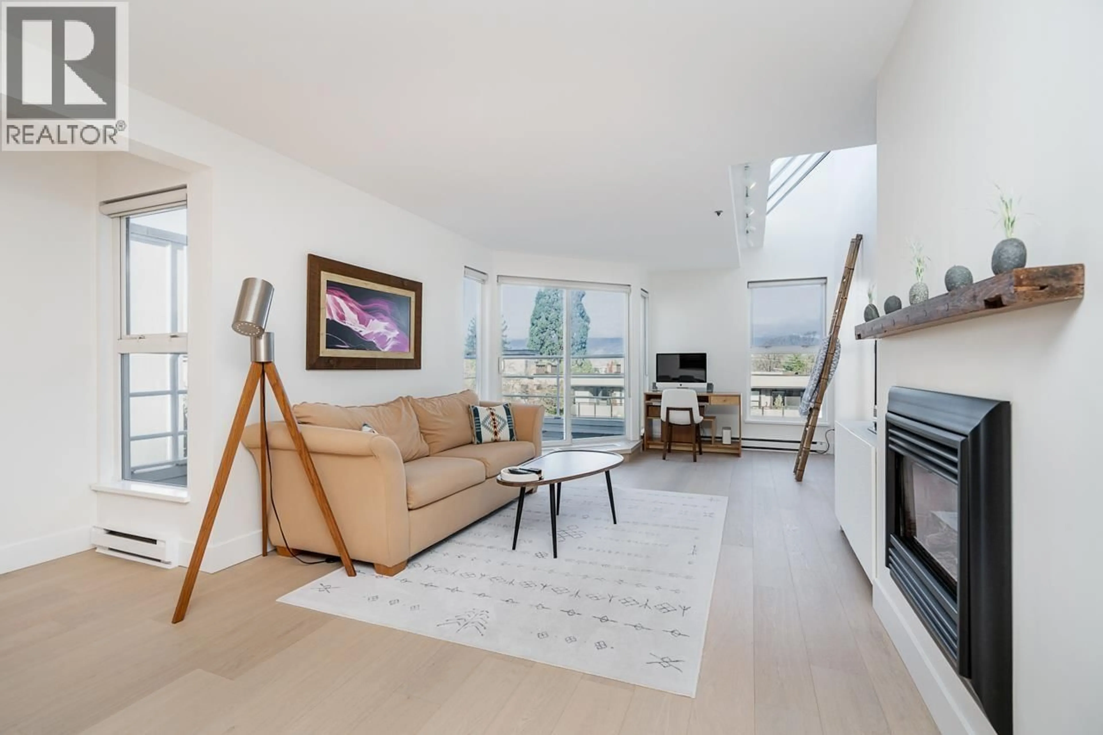 Living room with furniture, unknown for 2240 YORK AVENUE, Vancouver British Columbia V6K1C6