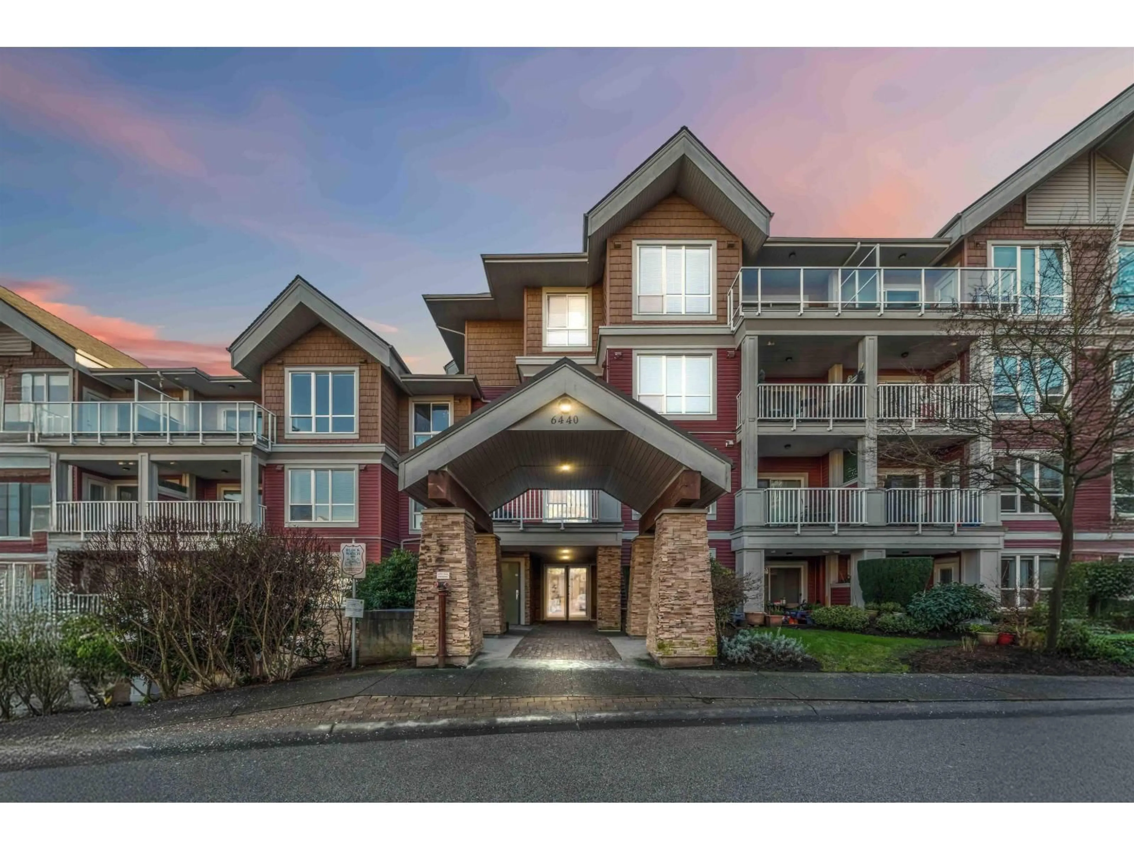Indoor foyer for 414 - 6440 194 STREET, Surrey British Columbia V4N6J7
