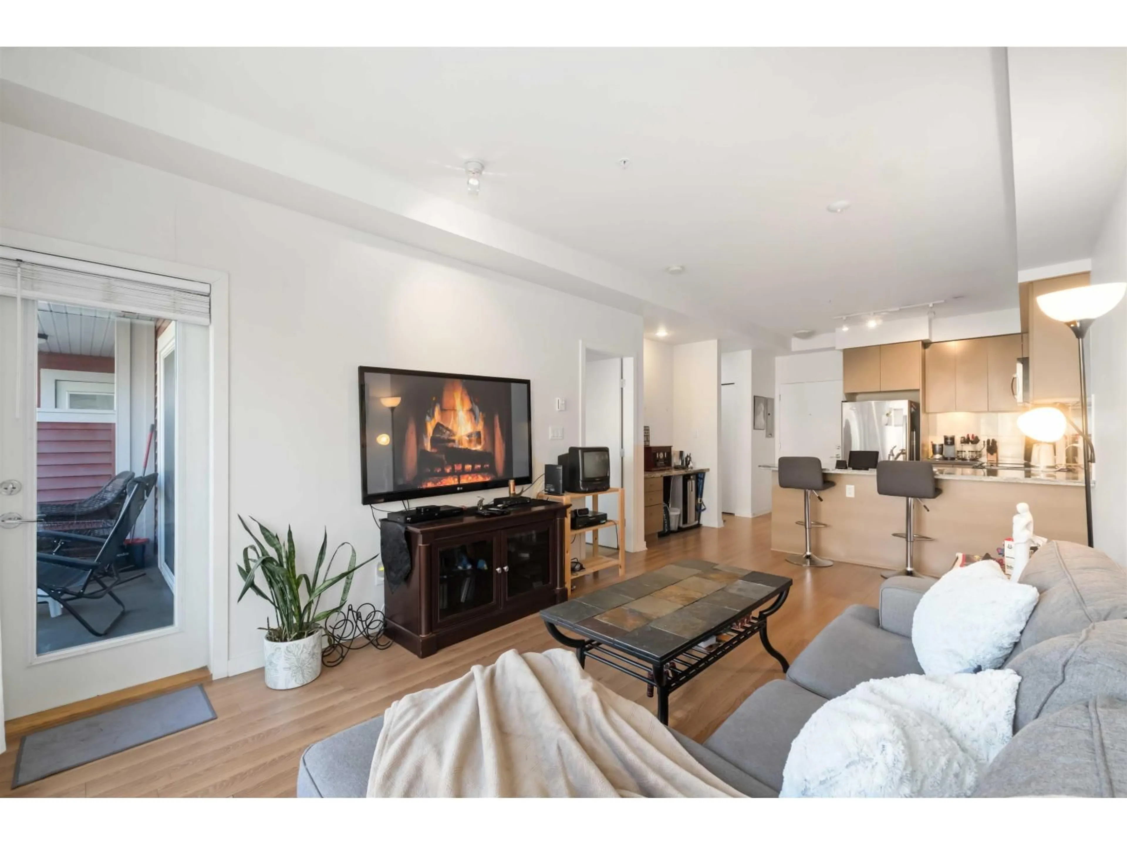 Living room with furniture, unknown for 414 - 6440 194 STREET, Surrey British Columbia V4N6J7