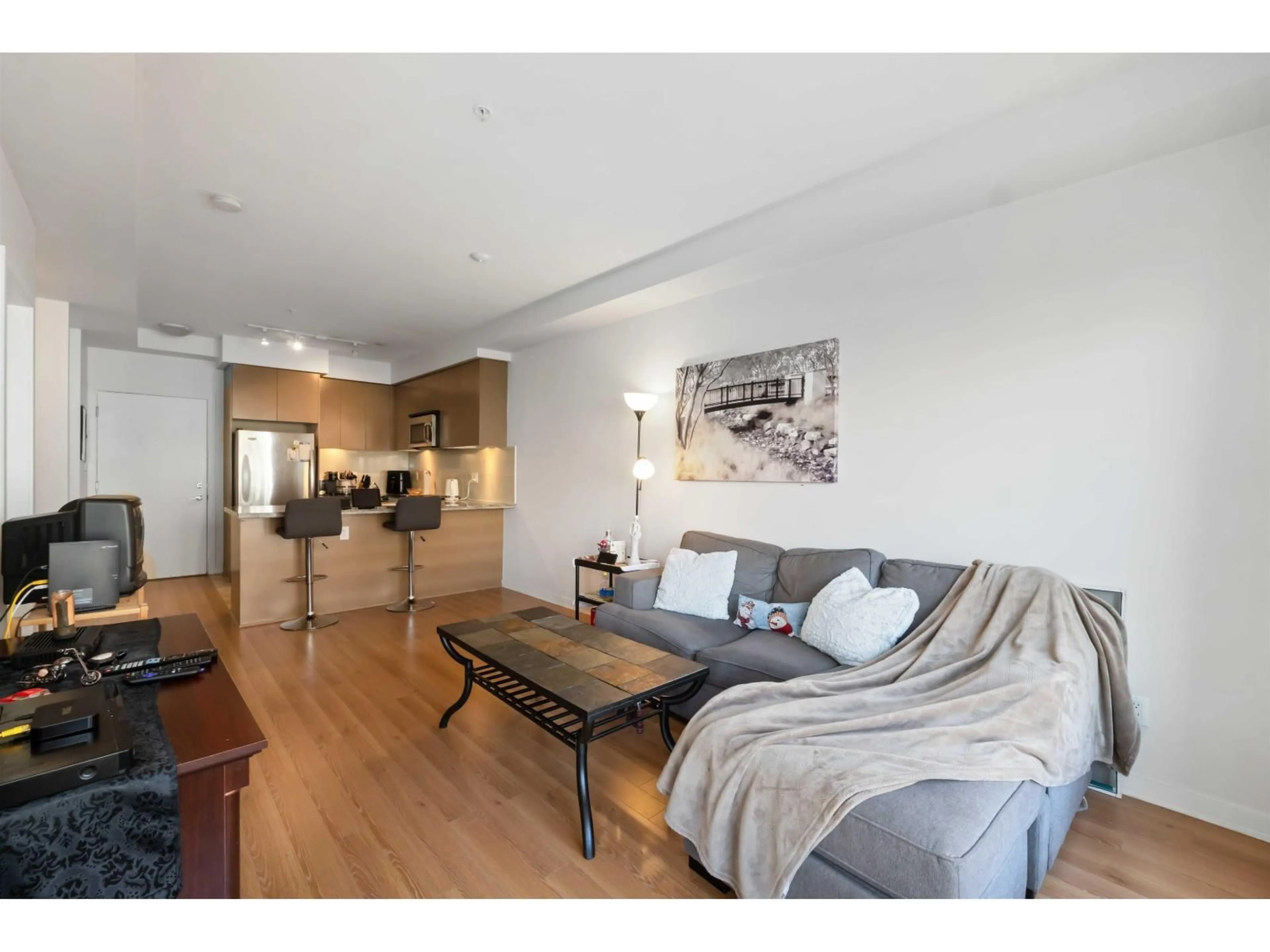 Living room with furniture, wood/laminate floor for 414 - 6440 194 STREET, Surrey British Columbia V4N6J7