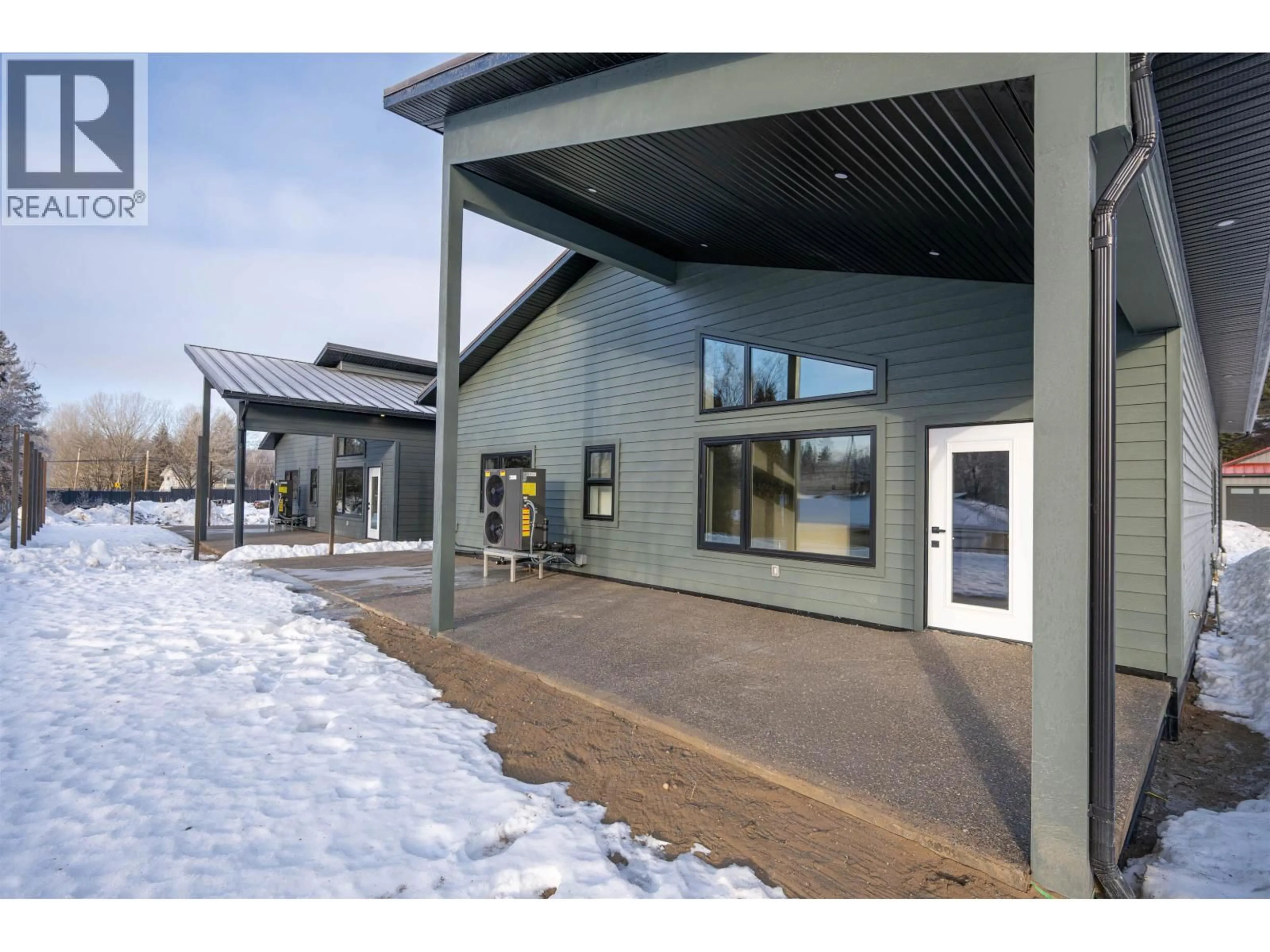 Indoor foyer for 119 - 960 NORTH NECHAKO ROAD, Prince George British Columbia V2K1A3