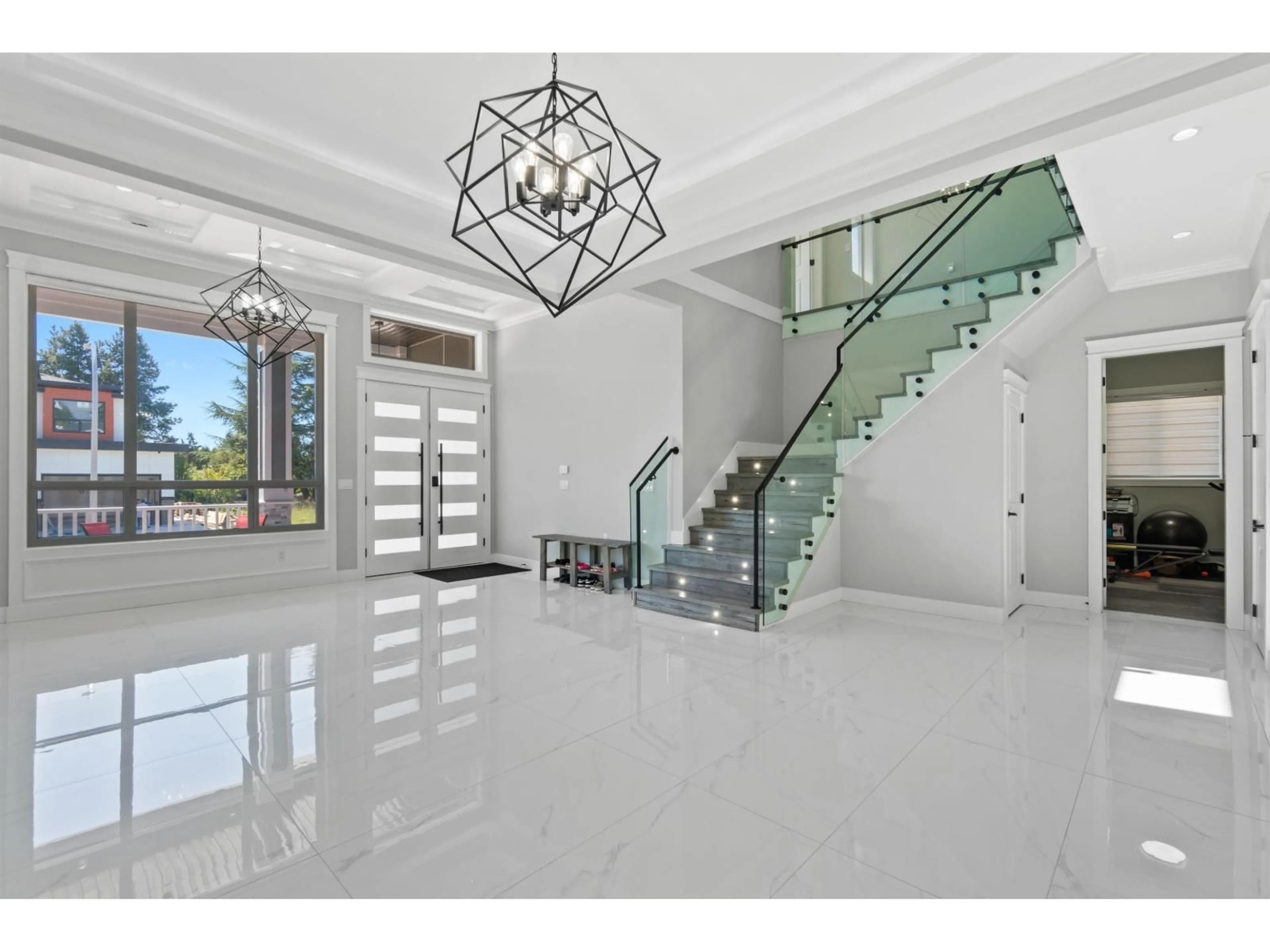 Indoor foyer for 17223 59 AVENUE, Surrey British Columbia V3S8T7