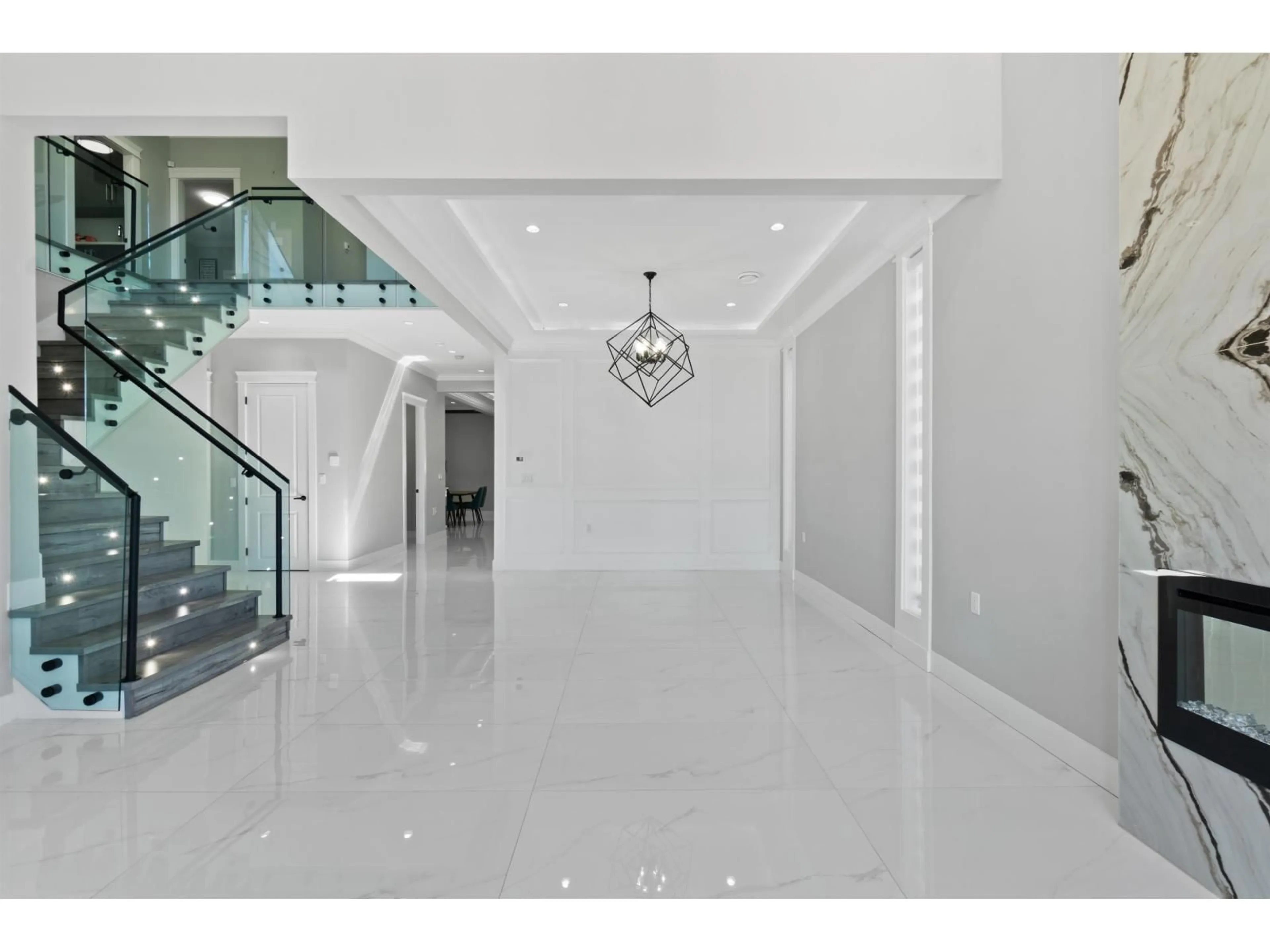 Indoor foyer for 17223 59 AVENUE, Surrey British Columbia V3S8T7