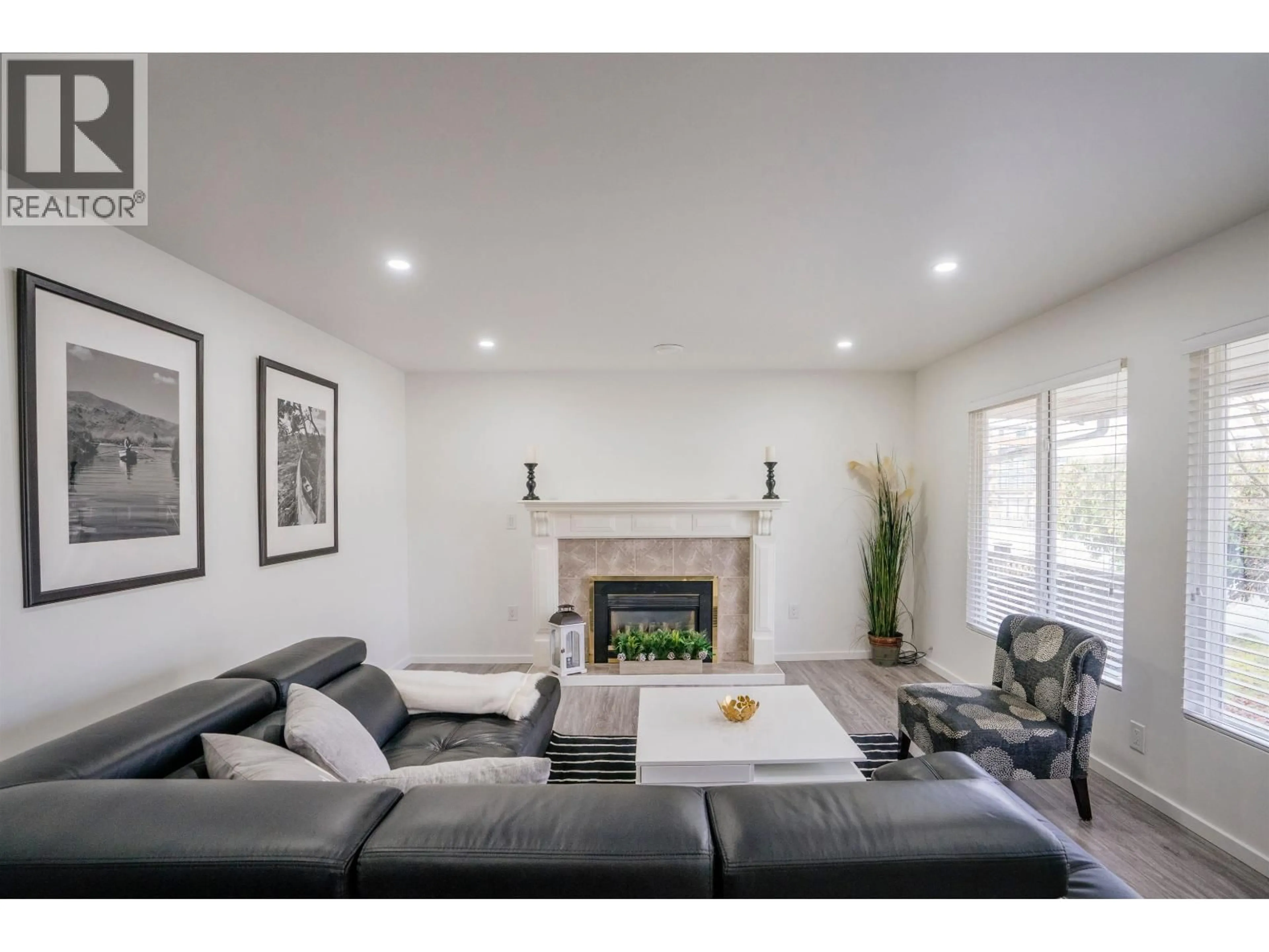 Living room with furniture, unknown for 2813 ST JOHNS STREET, Port Moody British Columbia V3H2B9