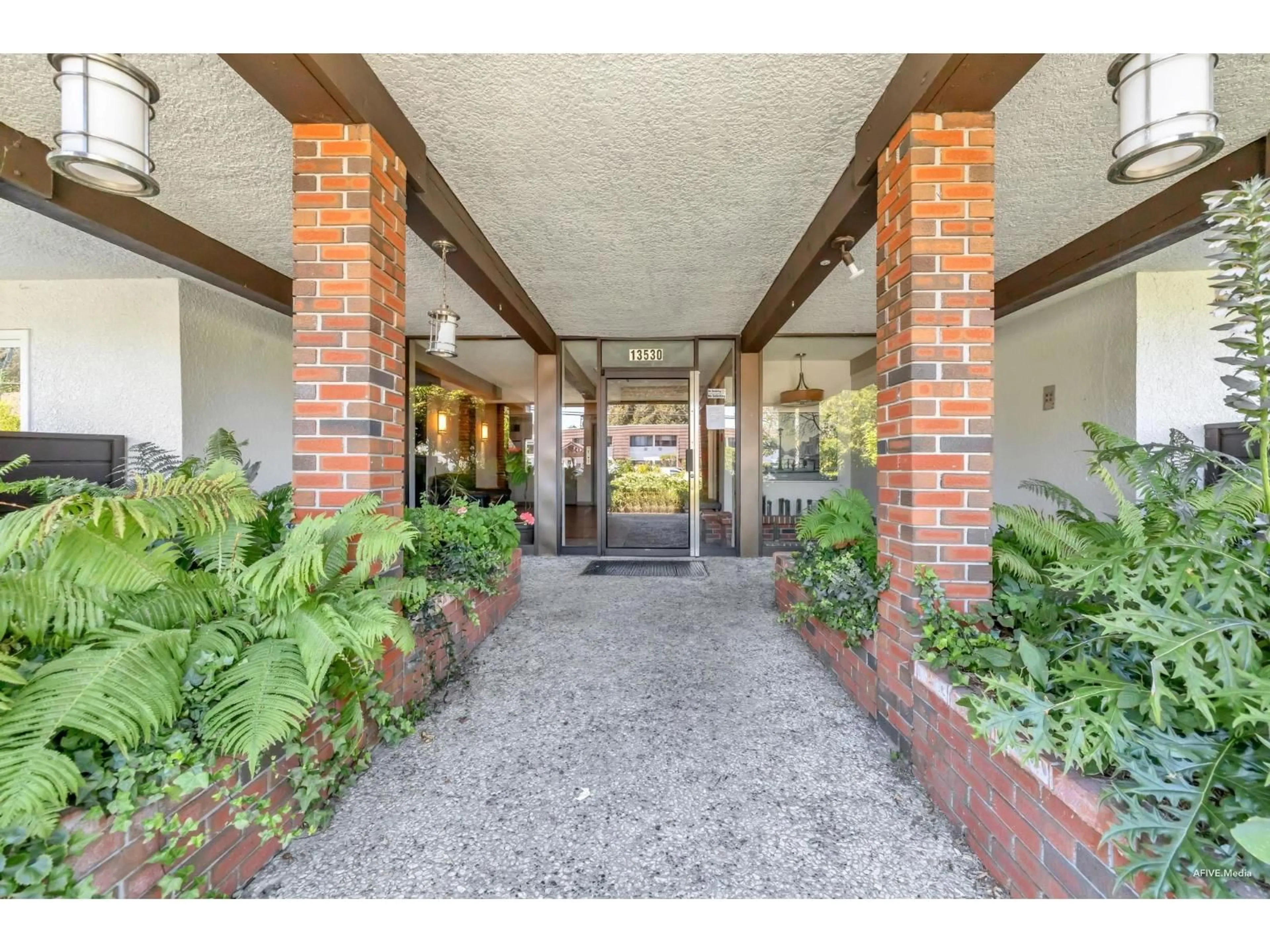 Indoor foyer for 304 - 13530 HILTON ROAD, Surrey British Columbia V3R5J4