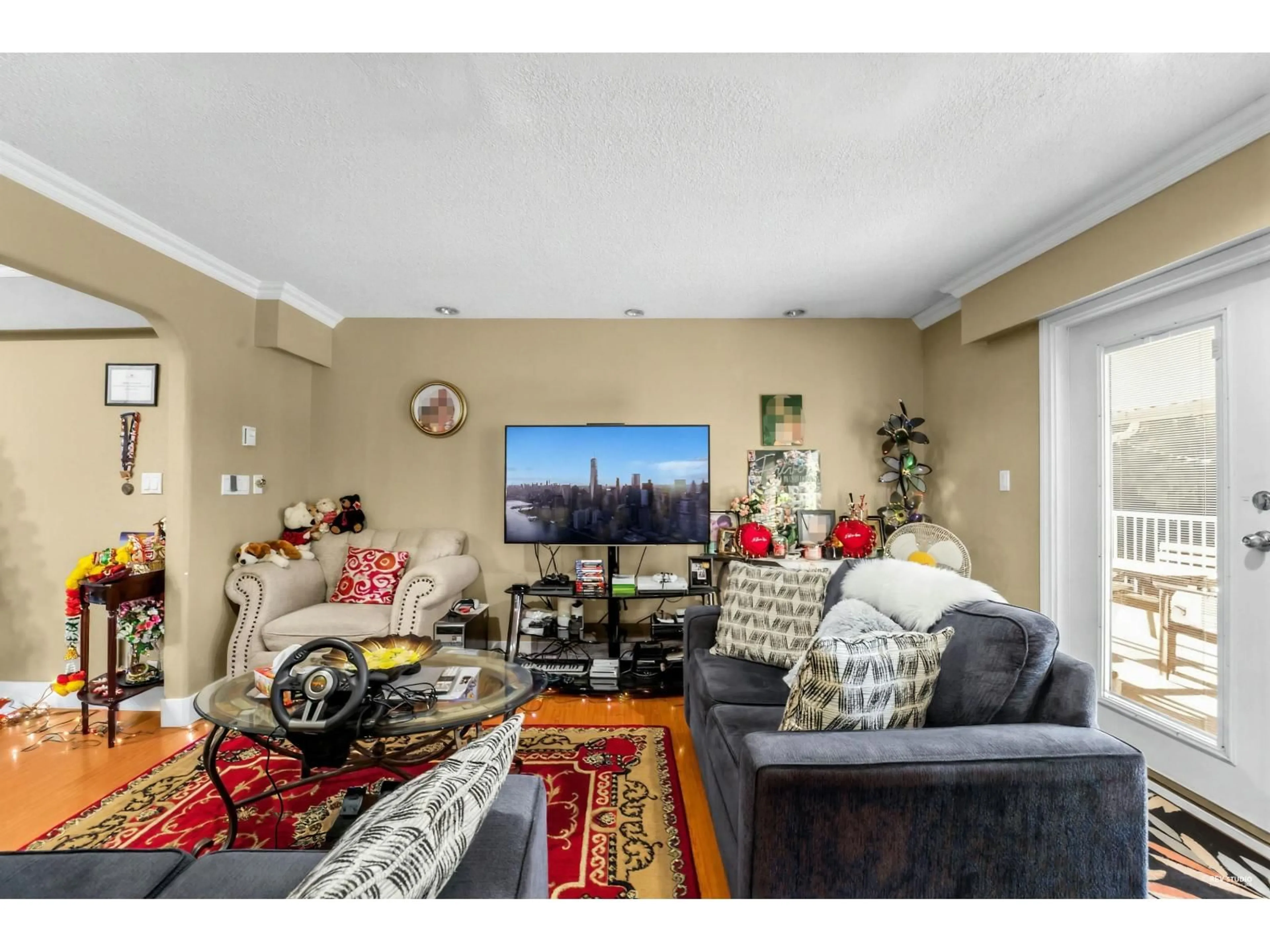 Living room with furniture, unknown for 14136 59A AVENUE, Surrey British Columbia V3X1C7