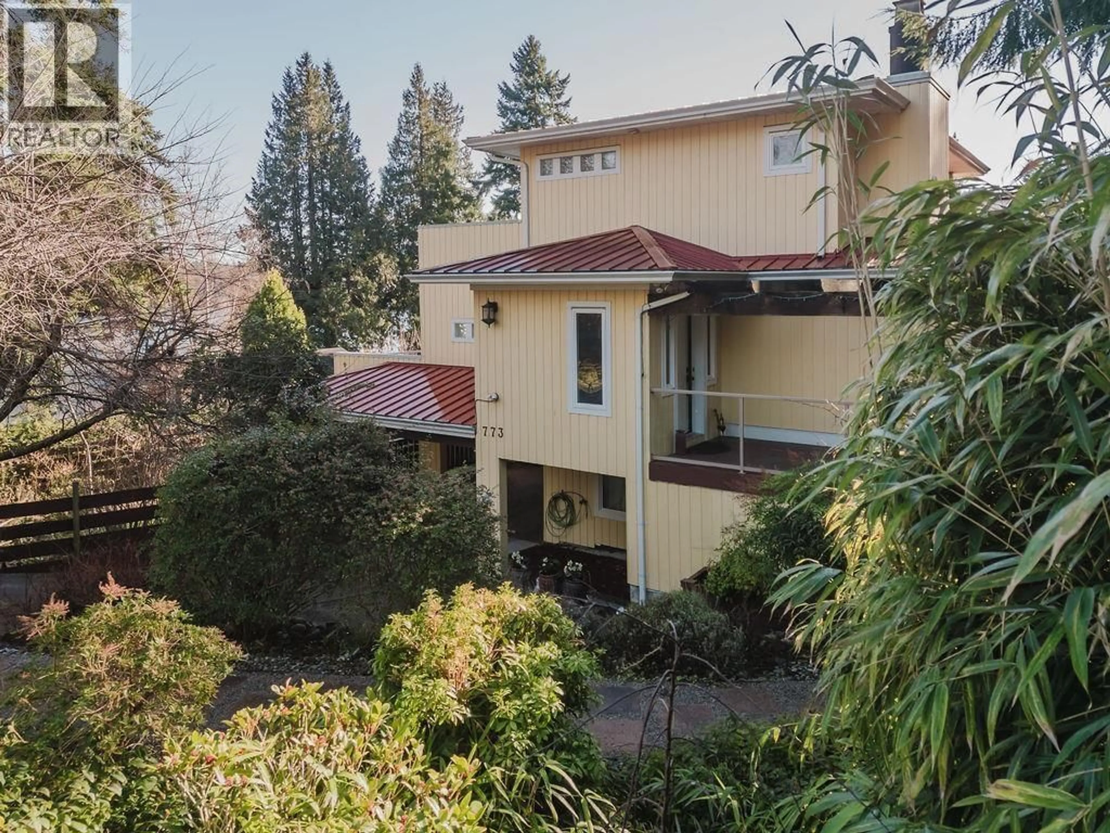 A pic from outside/outdoor area/front of a property/back of a property/a pic from drone, street for 773 FRANKLIN ROAD, Gibsons British Columbia V0N1V8