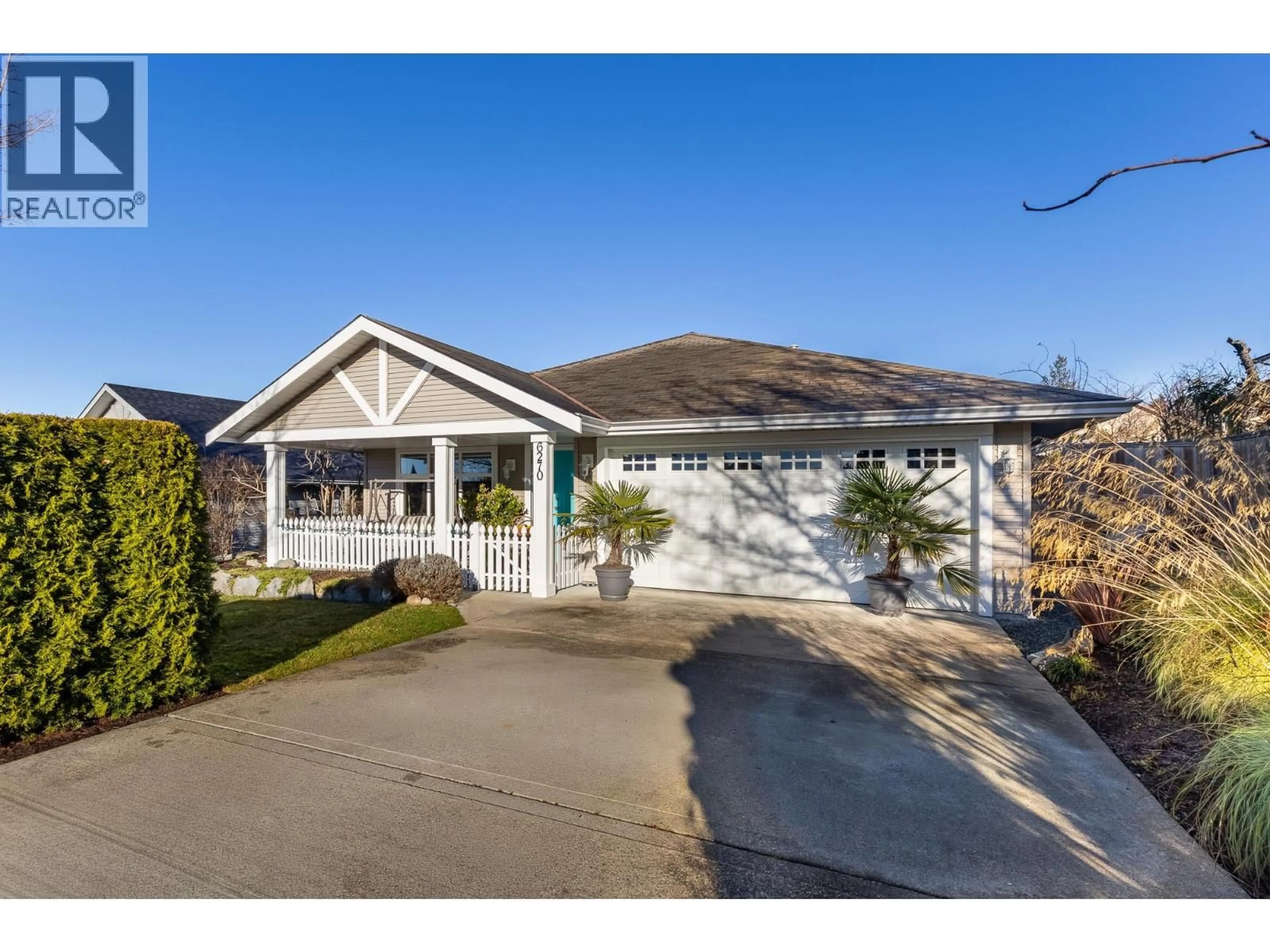 Home with vinyl exterior material, street for 6270 HOMESTEAD AVENUE, Sechelt British Columbia V7Z0M6