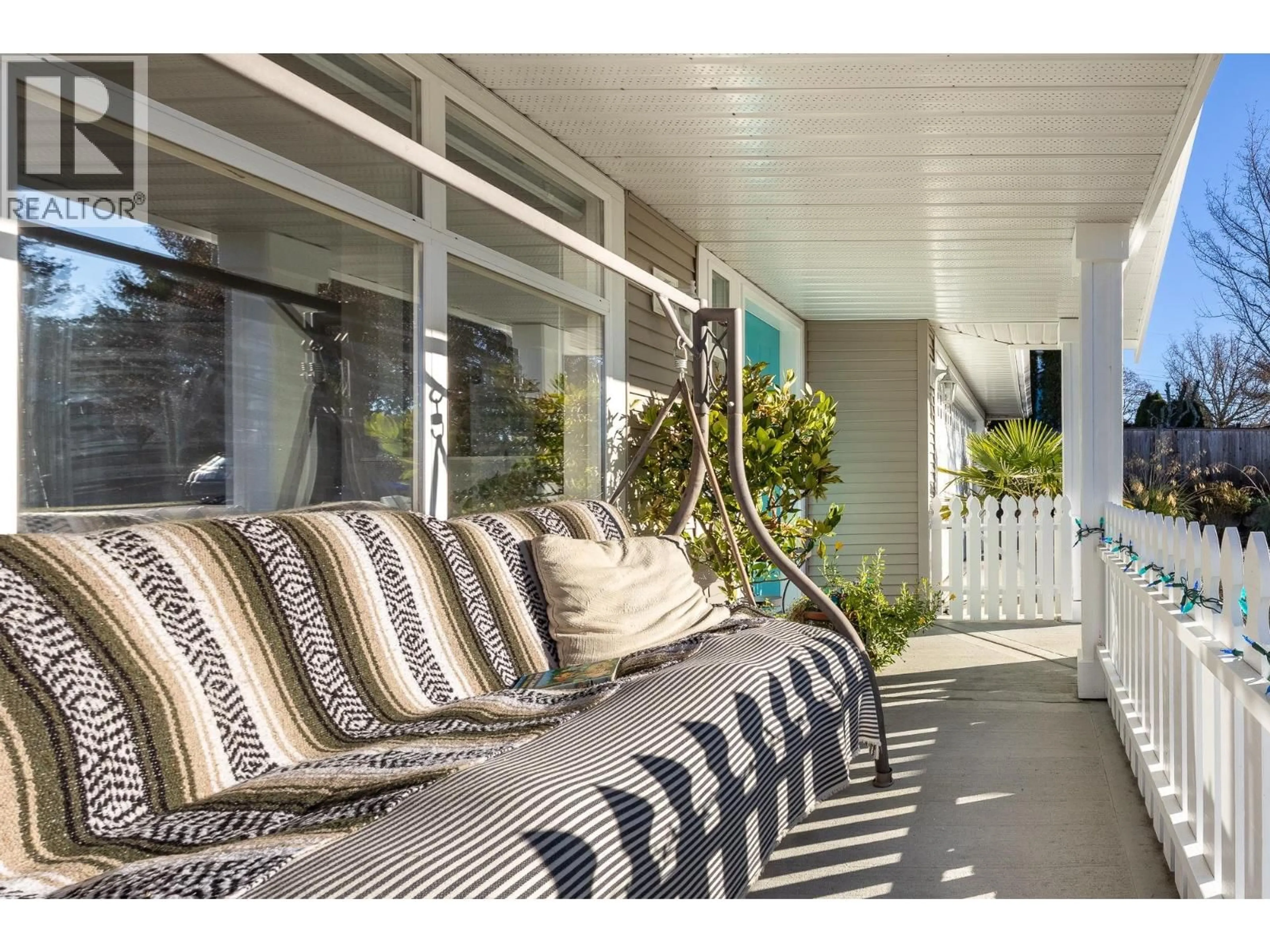 Patio, street for 6270 HOMESTEAD AVENUE, Sechelt British Columbia V7Z0M6