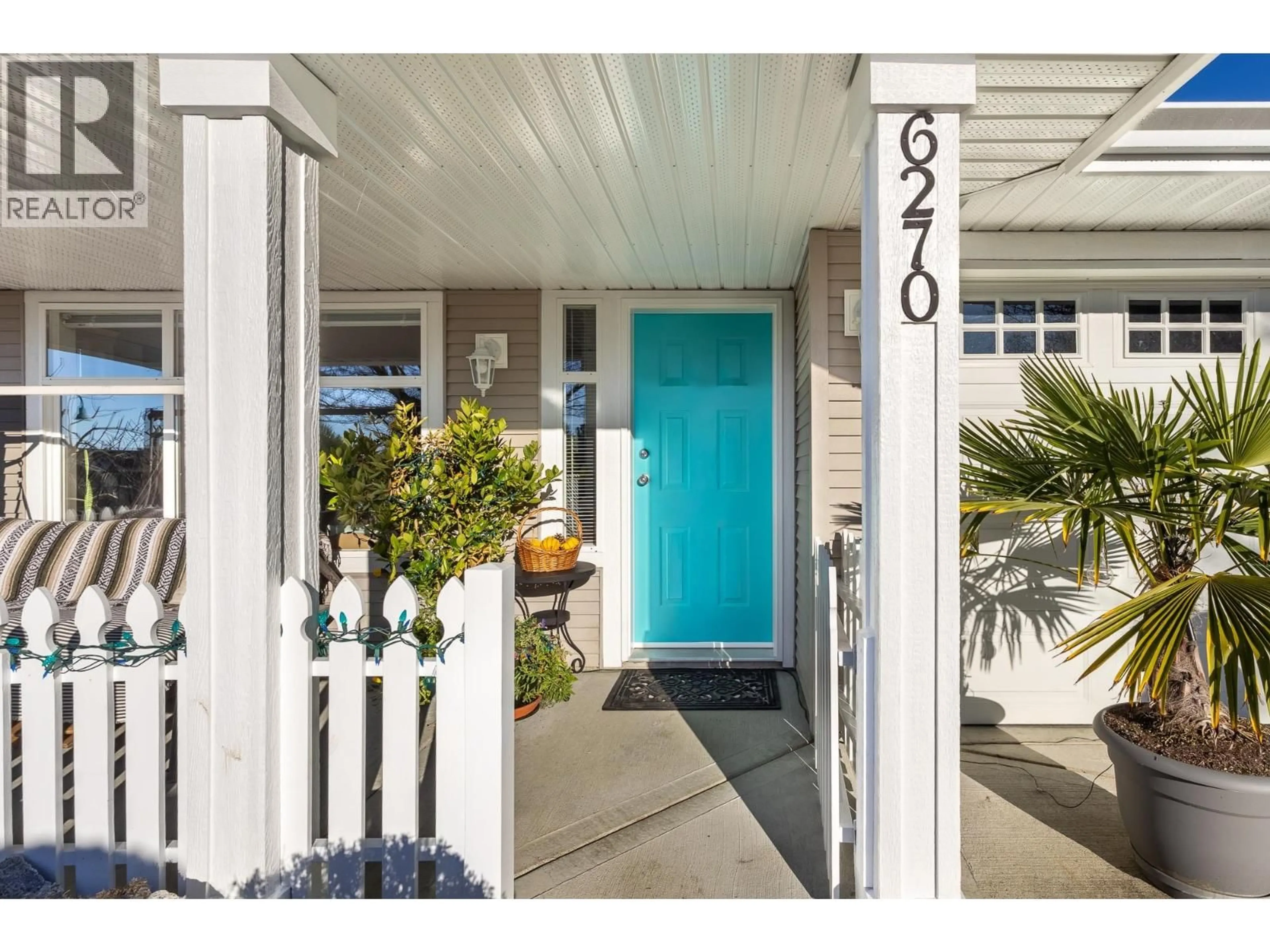 Indoor entryway for 6270 HOMESTEAD AVENUE, Sechelt British Columbia V7Z0M6