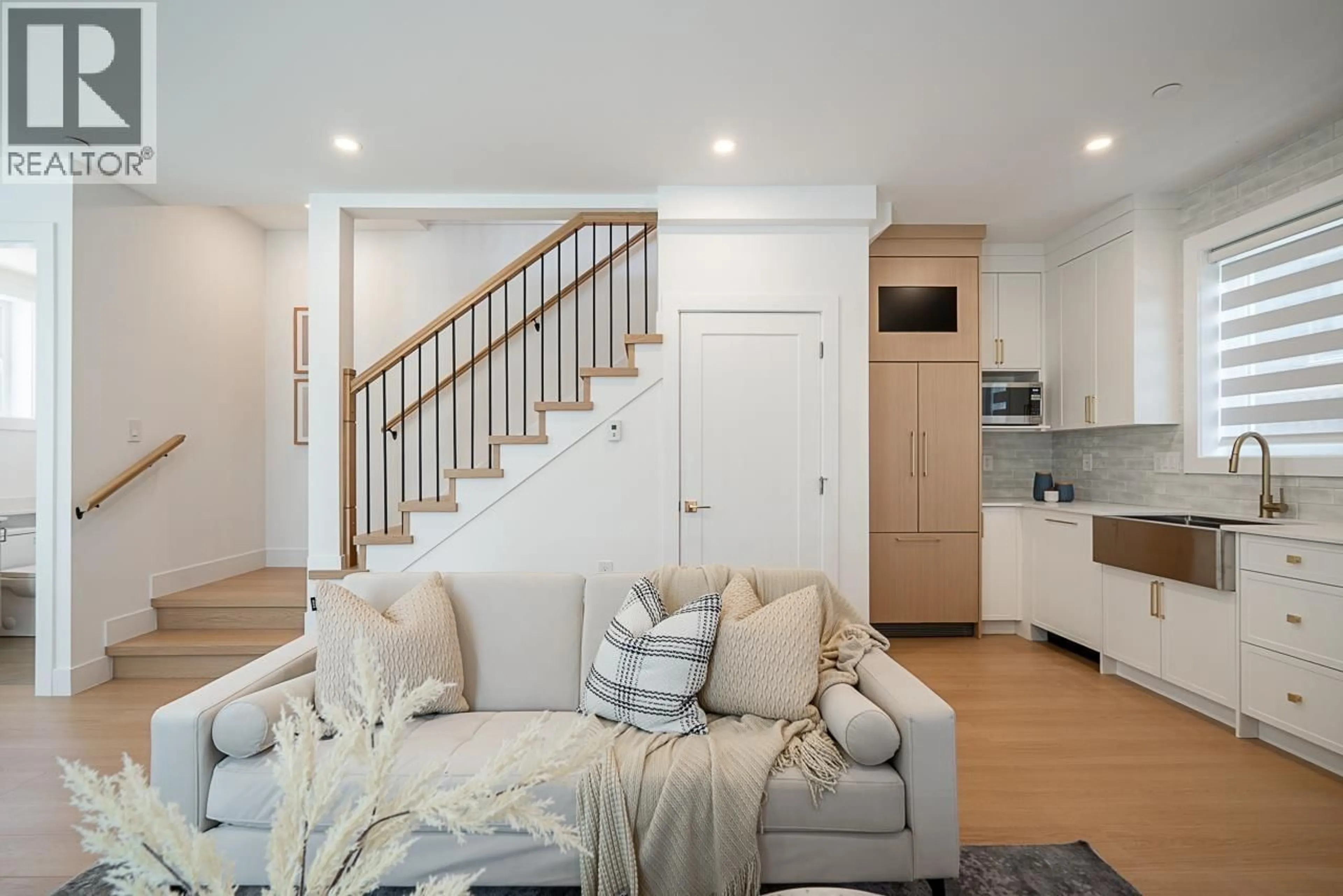 Living room with furniture, unknown for 2107 33RD AVENUE, Vancouver British Columbia V5N3E9