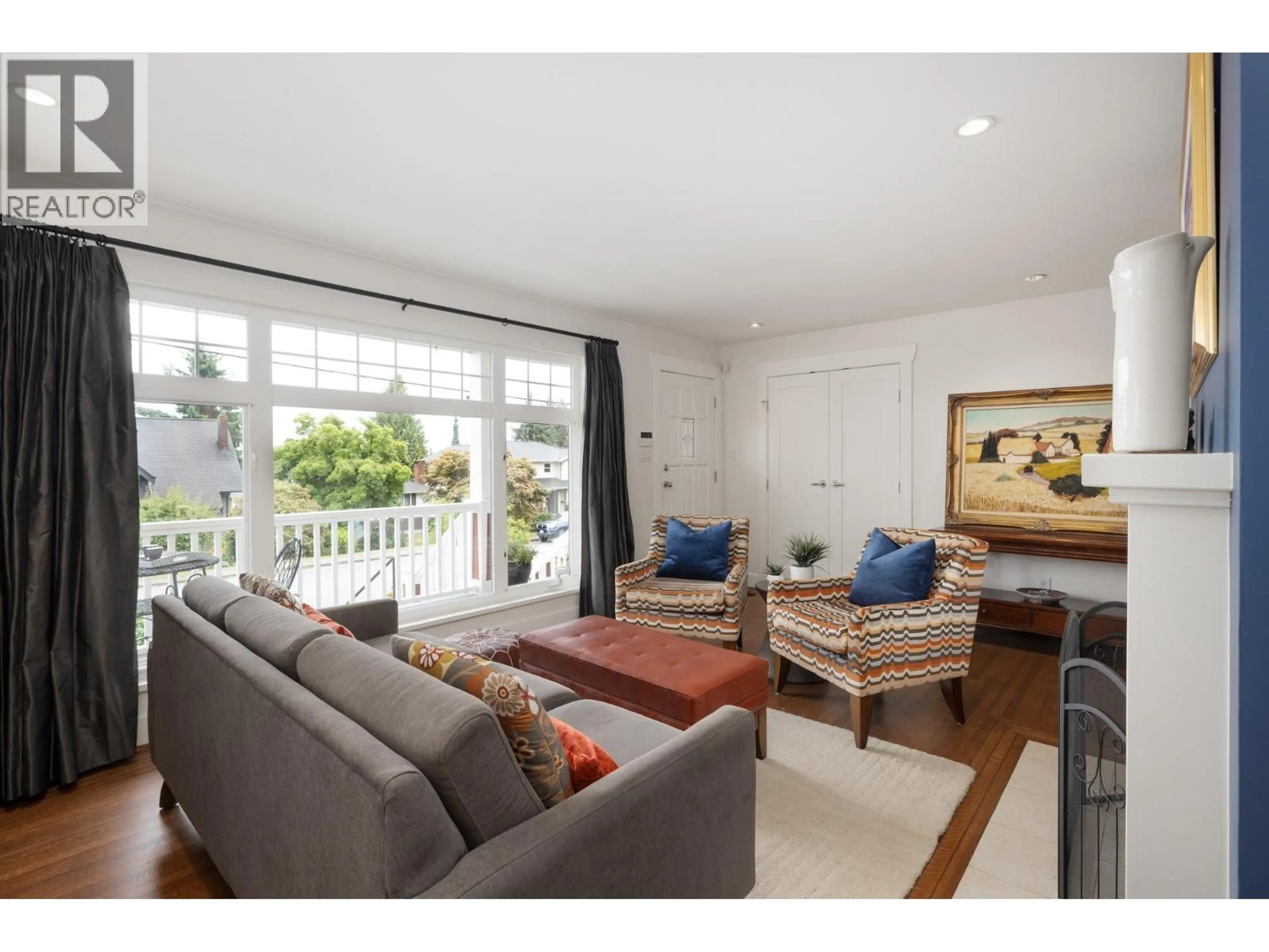 Living room with furniture, unknown for 518 7TH STREET, North Vancouver British Columbia V7L1S3