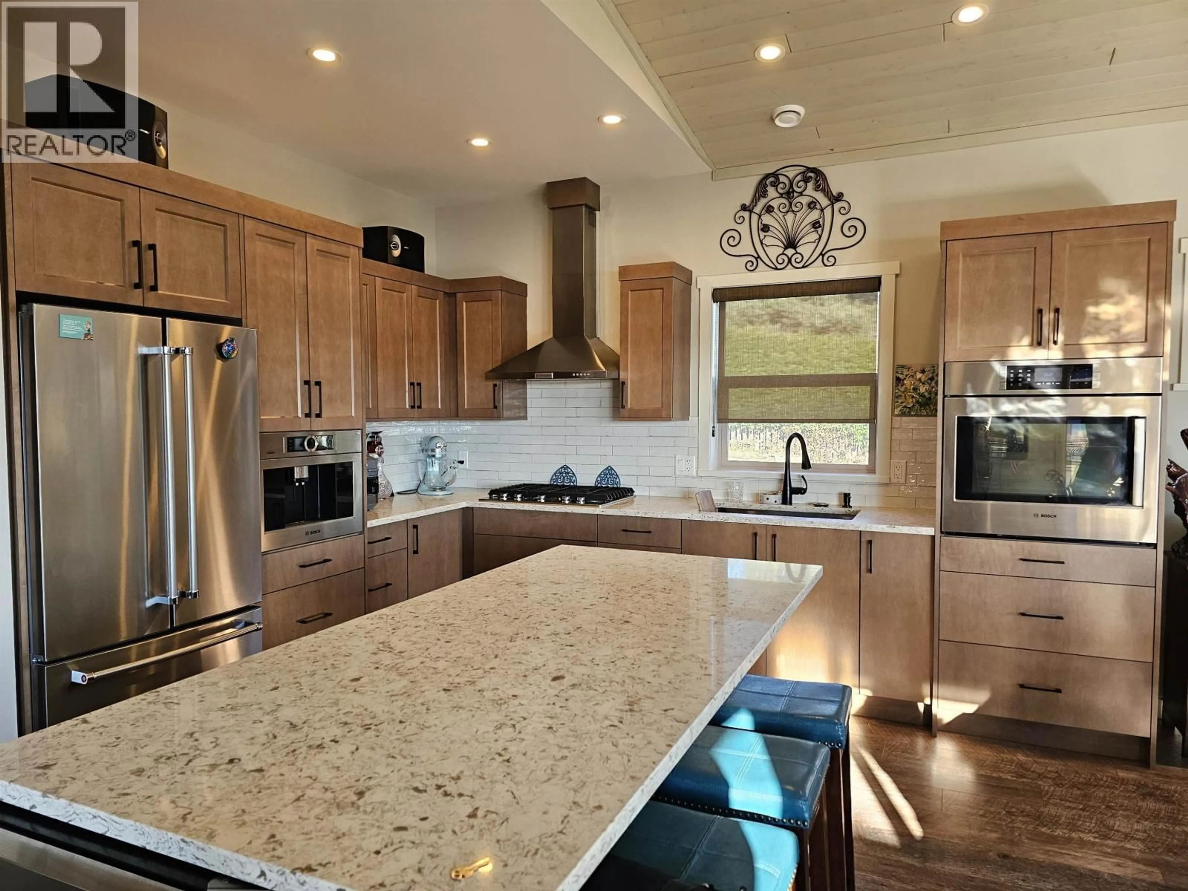 Contemporary kitchen, ceramic/tile floor for 659 GIBSONS WAY, Gibsons British Columbia V0N1V9