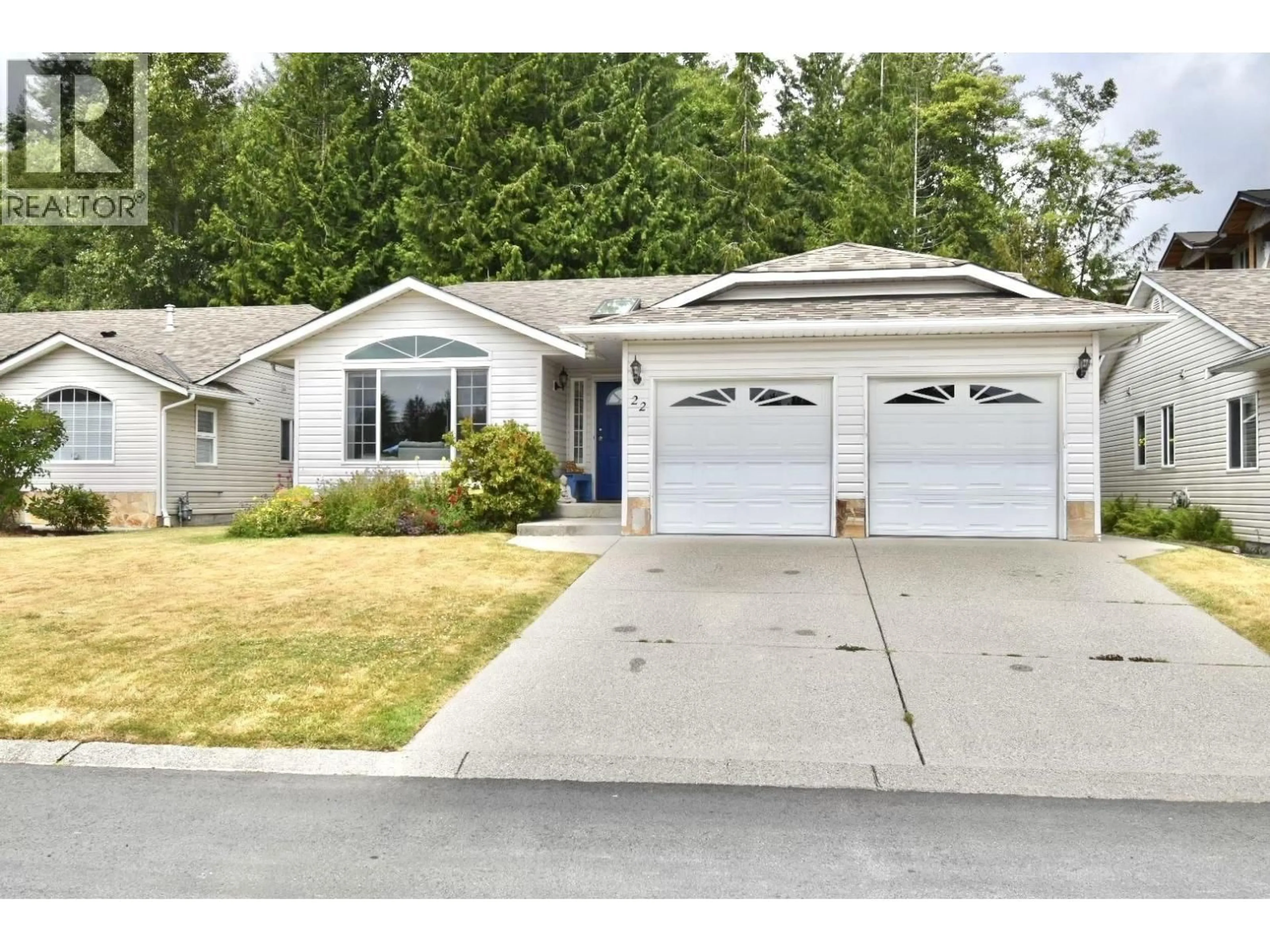 Home with vinyl exterior material, street for 22 - 535 SHAW ROAD, Gibsons British Columbia V0N1V8