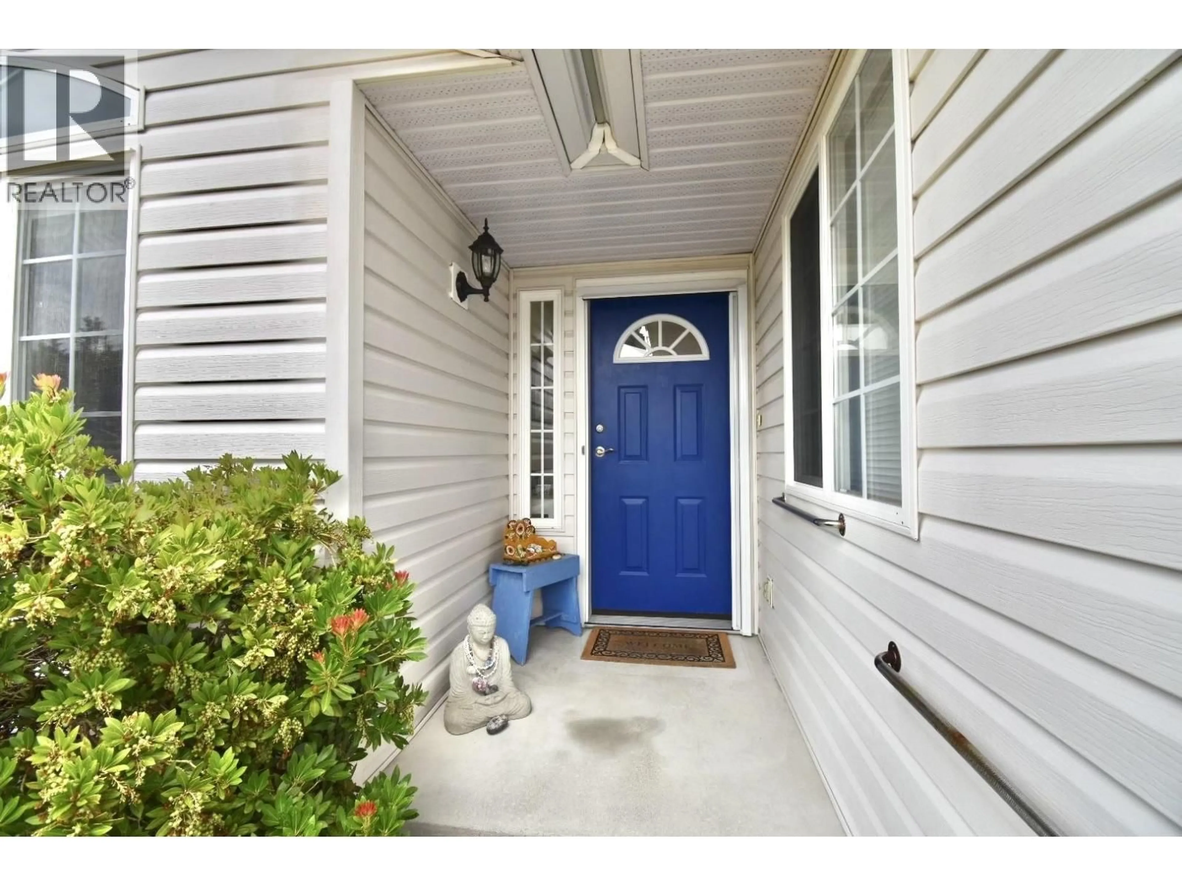 Indoor entryway for 22 - 535 SHAW ROAD, Gibsons British Columbia V0N1V8