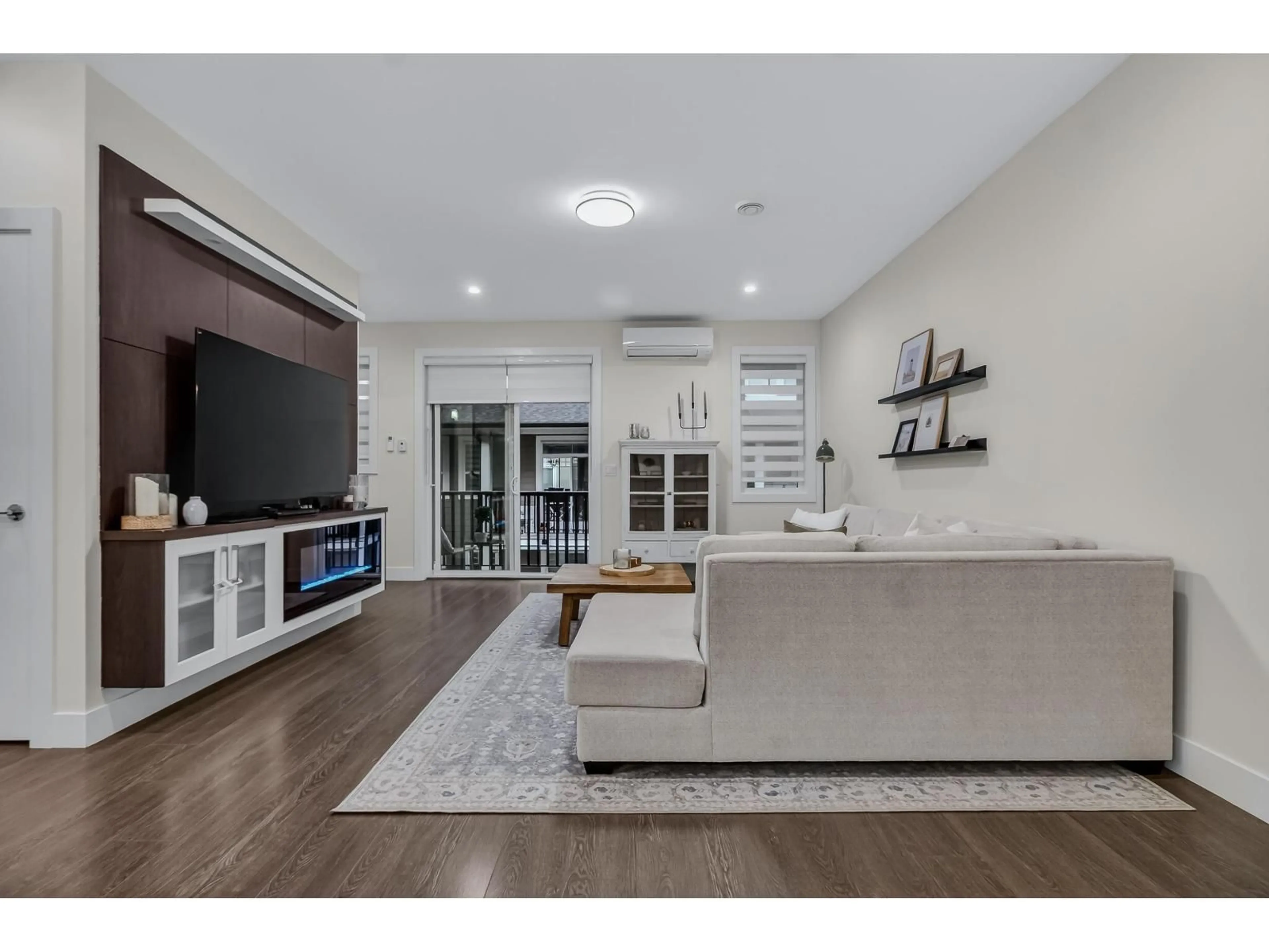 Living room with furniture, unknown for 13 - 19501 74 AVENUE, Surrey British Columbia V4N6V7