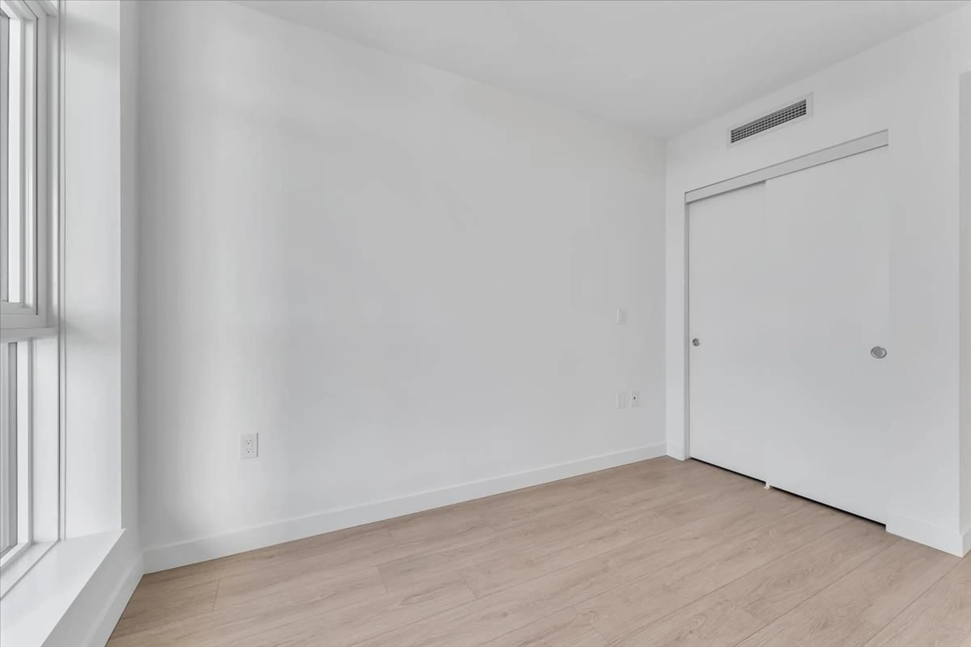 A pic of a room for 1212 - 13675 107A AVENUE, Vancouver British Columbia V3T0X3