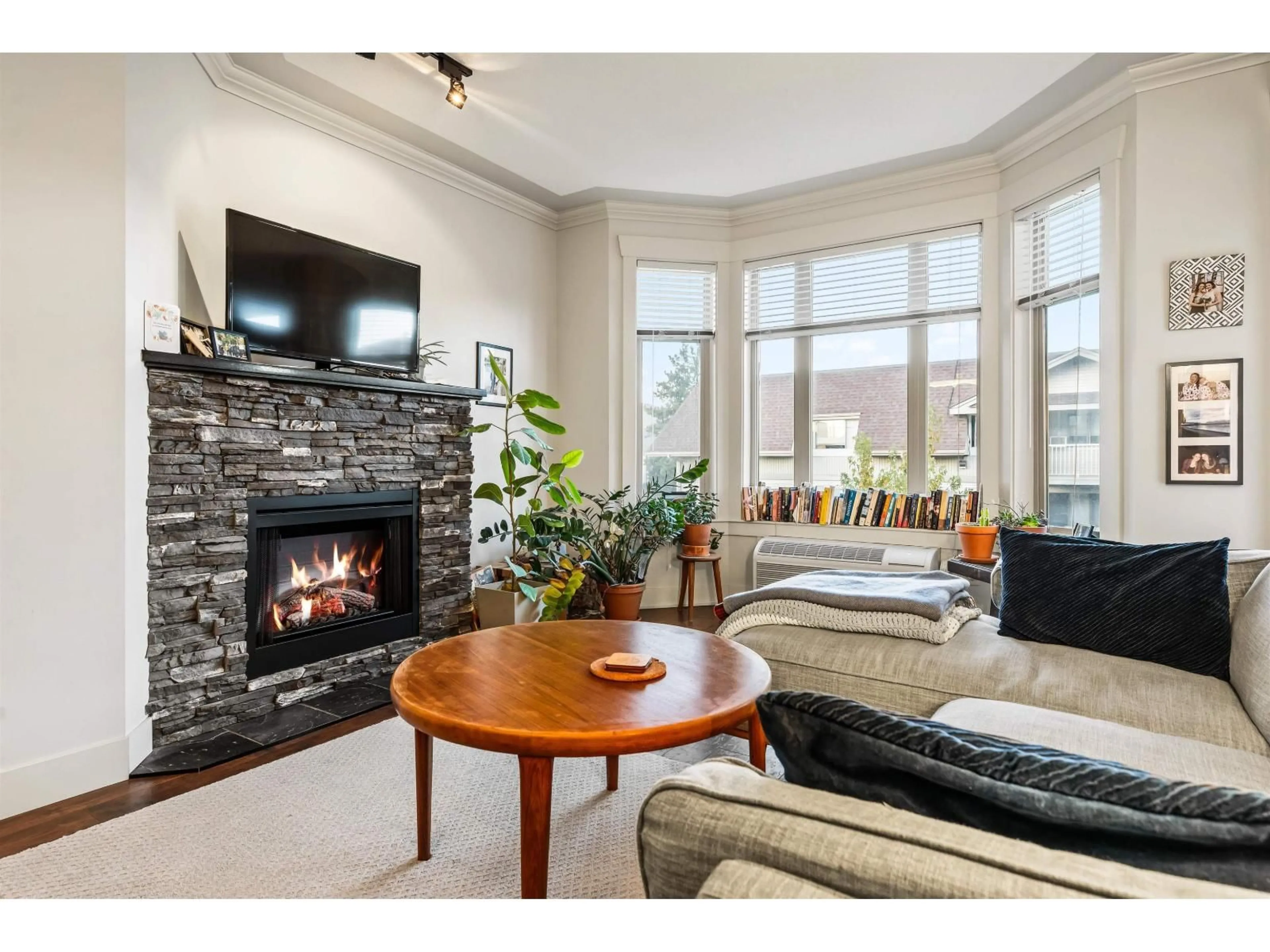 Living room with furniture, unknown for 303 - 45615 BRETT AVENUE, Chilliwack British Columbia V2P1P1