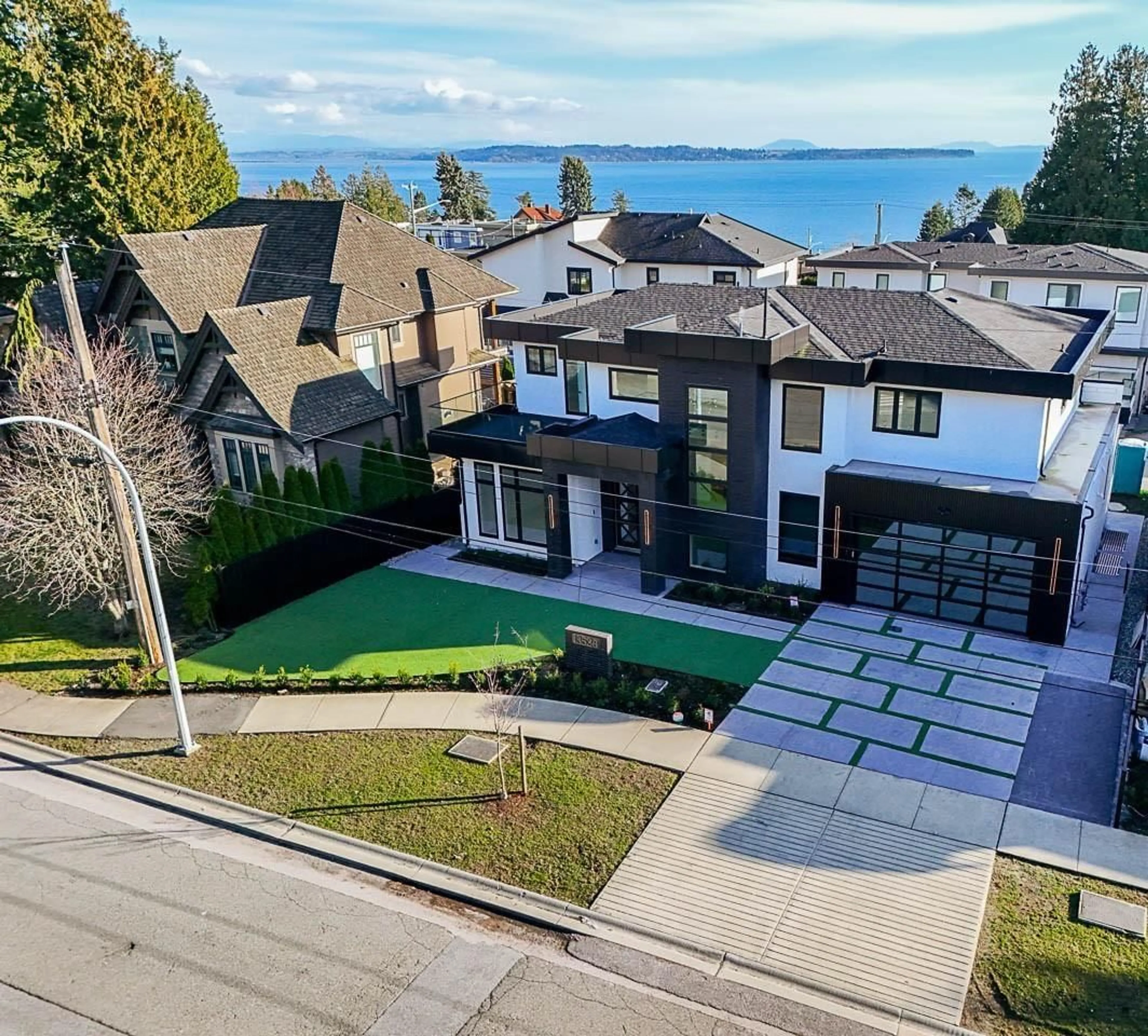 A pic from outside/outdoor area/front of a property/back of a property/a pic from drone, unknown for 13528 14 AVENUE, Surrey British Columbia V4A5H5